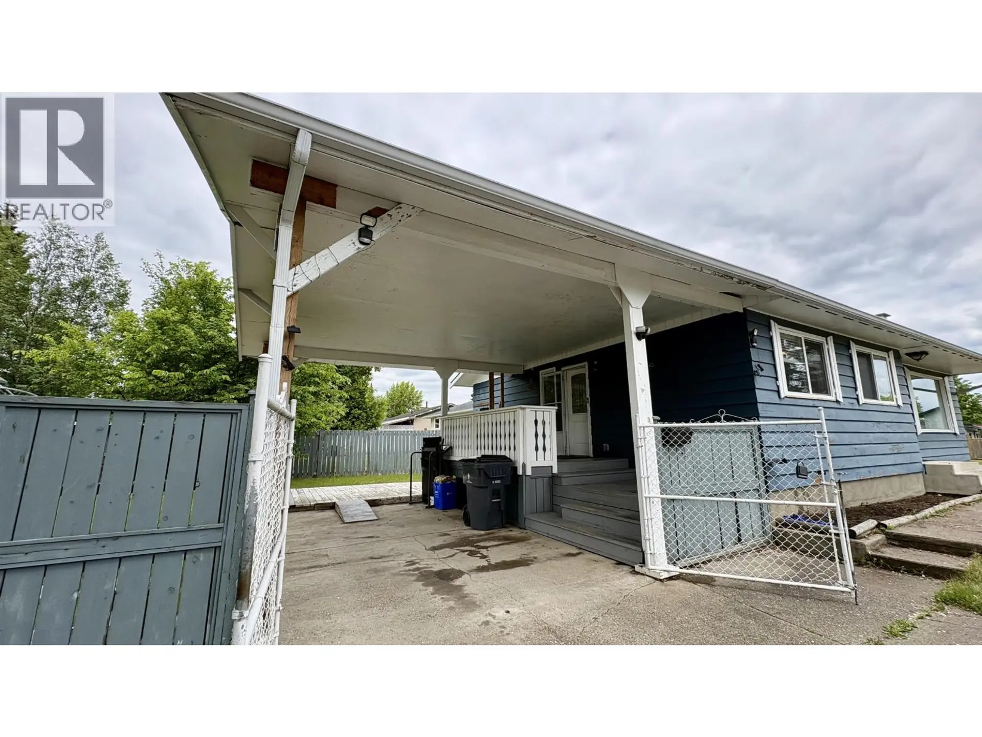 322 PIONEER AVENUE - Image 16