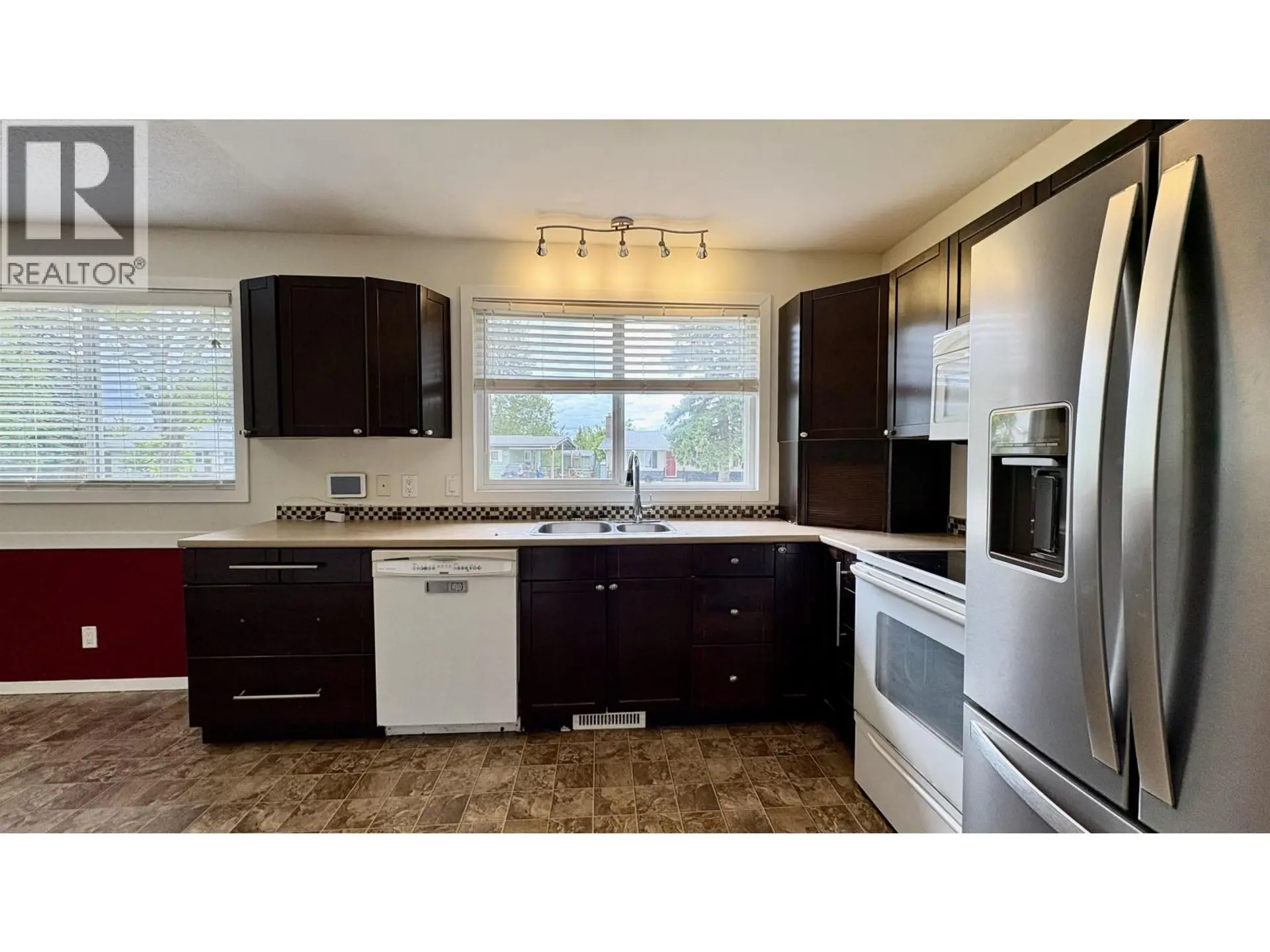 322 PIONEER AVENUE - Image 5