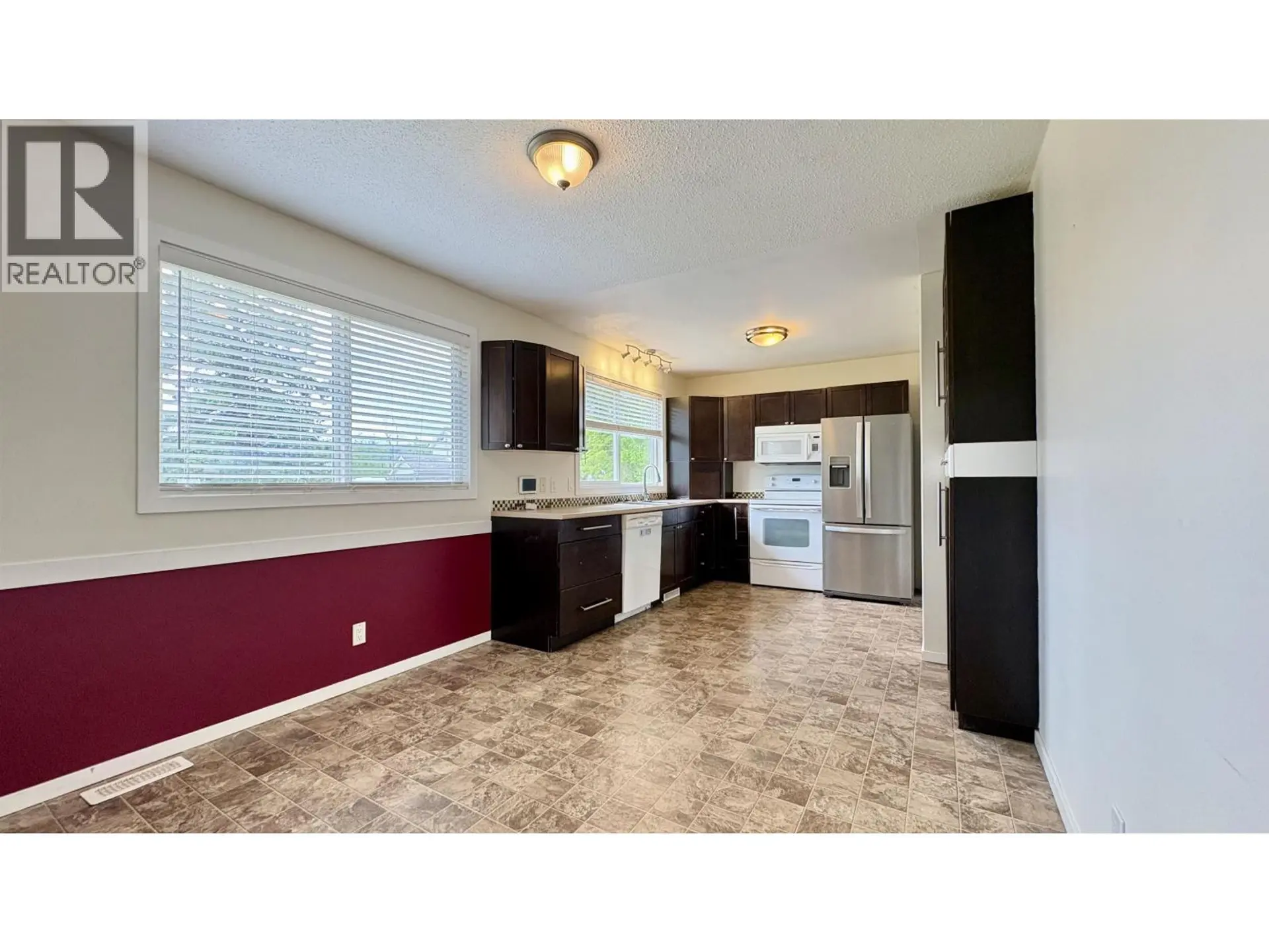 322 PIONEER AVENUE - Image 6