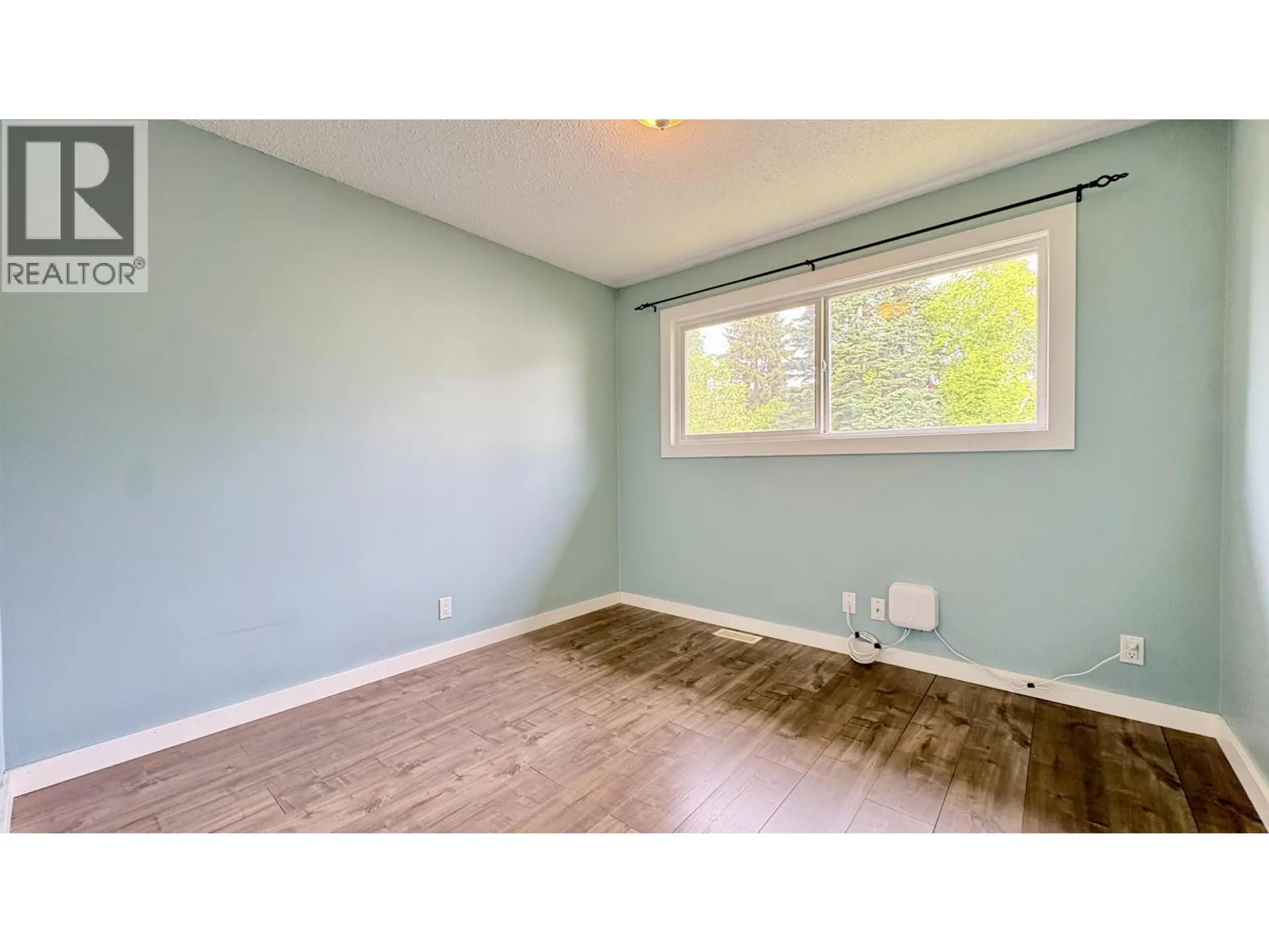 322 PIONEER AVENUE - Image 9