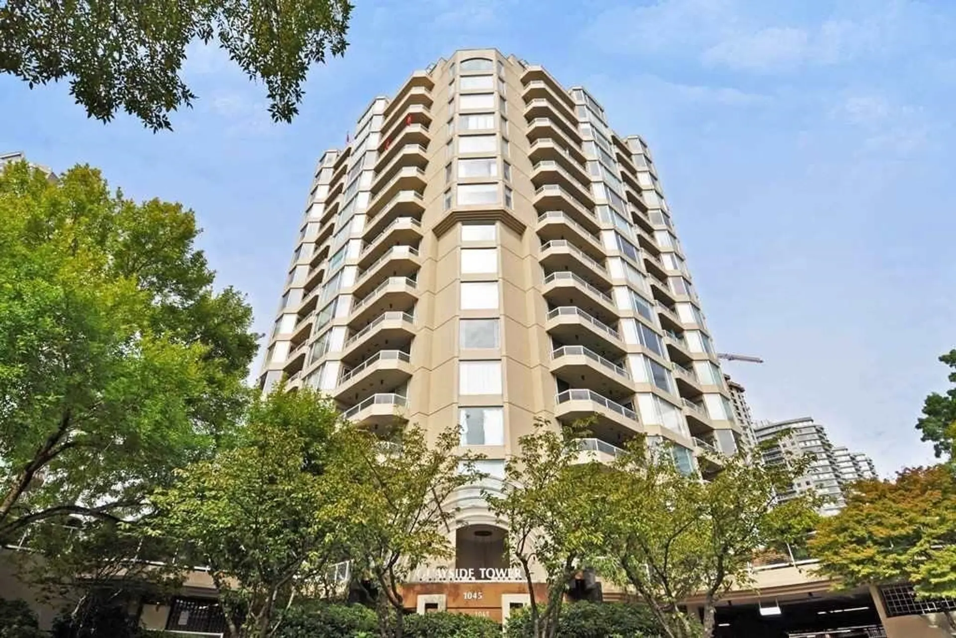 #605 1045 Quayside Drive - Image 12