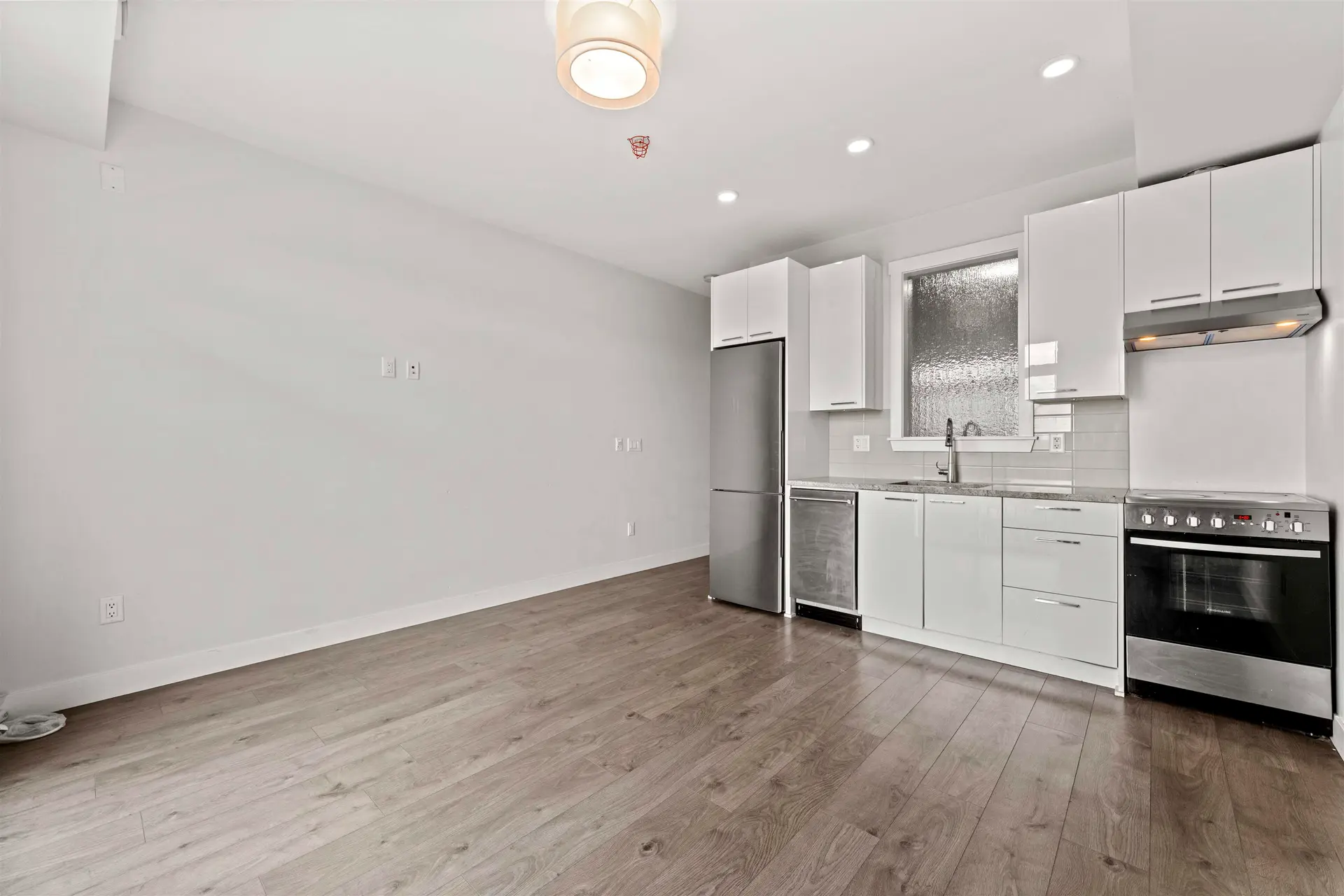 #305 20686 Eastleigh Crescent - Image 7