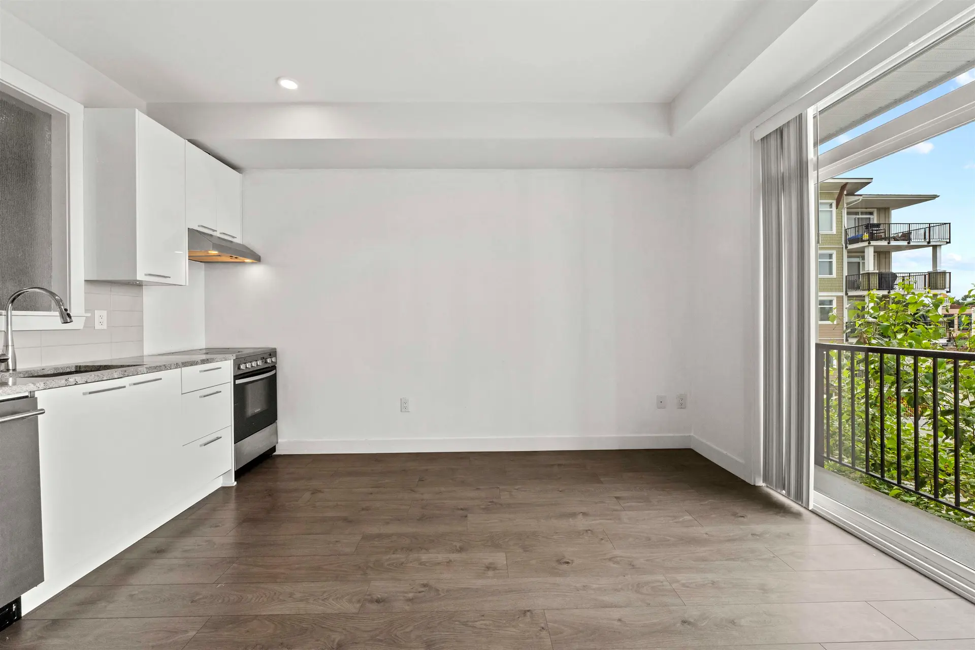 #305 20686 Eastleigh Crescent - Image 8