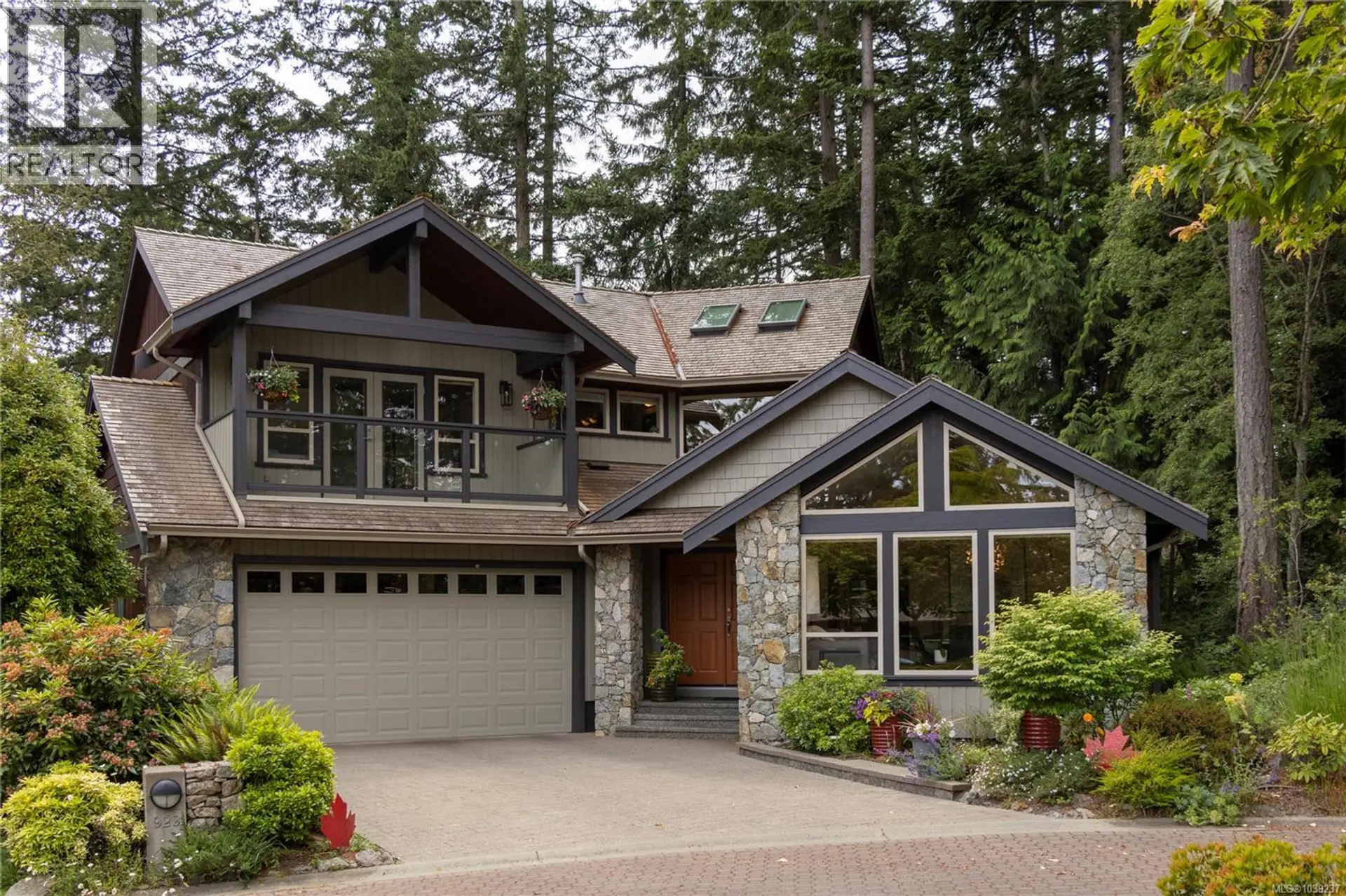 Property at 929 Matticks Wood Lane, Saanich, BC