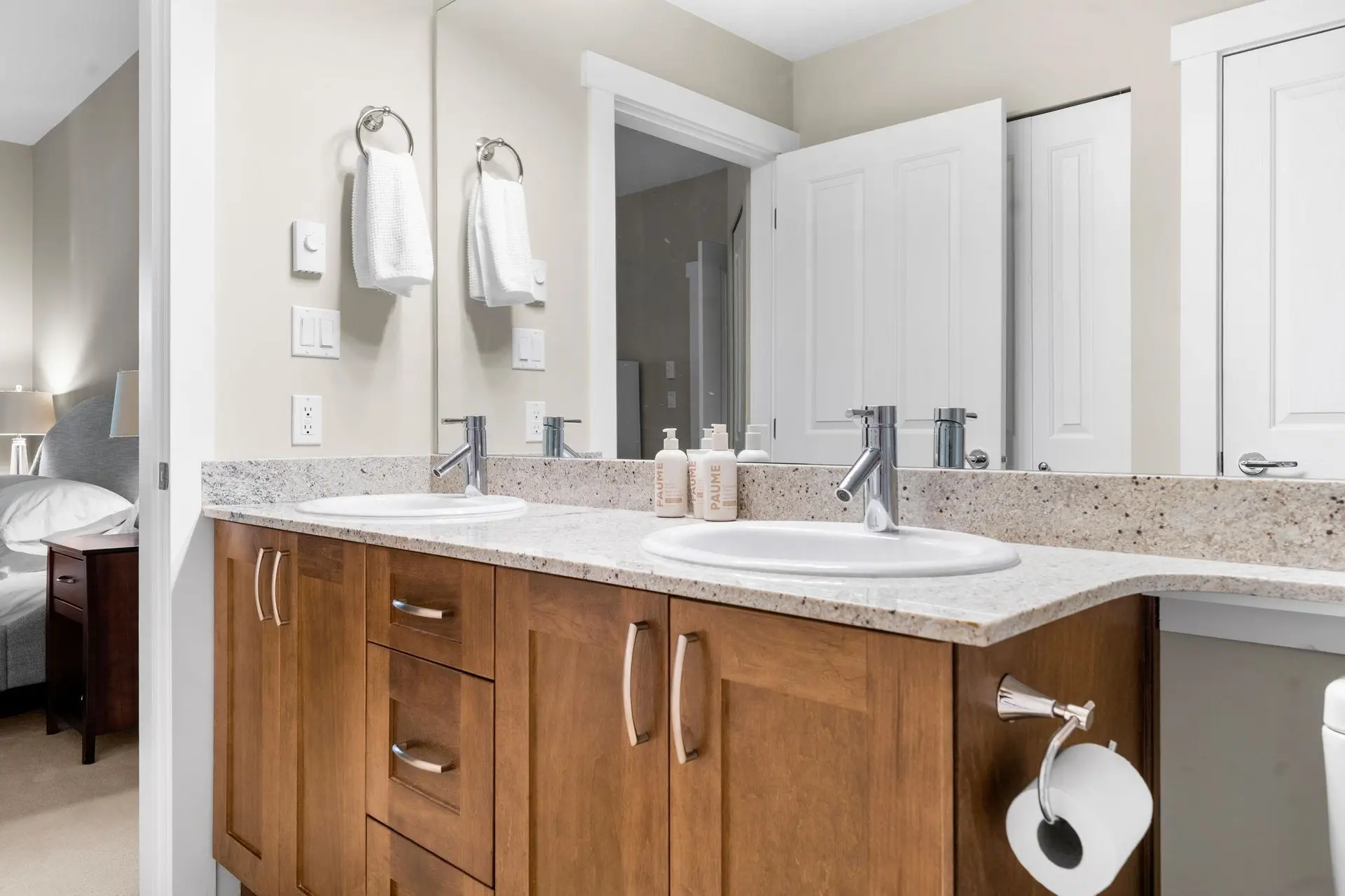 #101 2601 Whiteley Court - Image 9