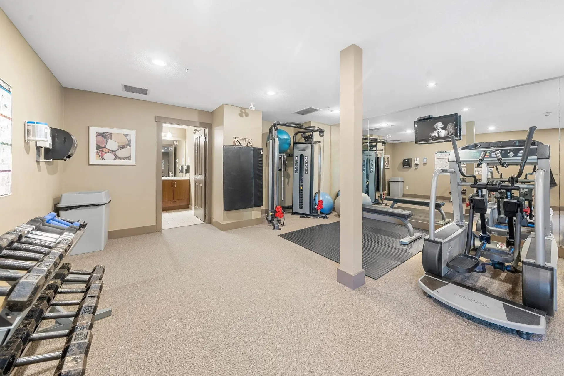 #101 2601 Whiteley Court - Image 14