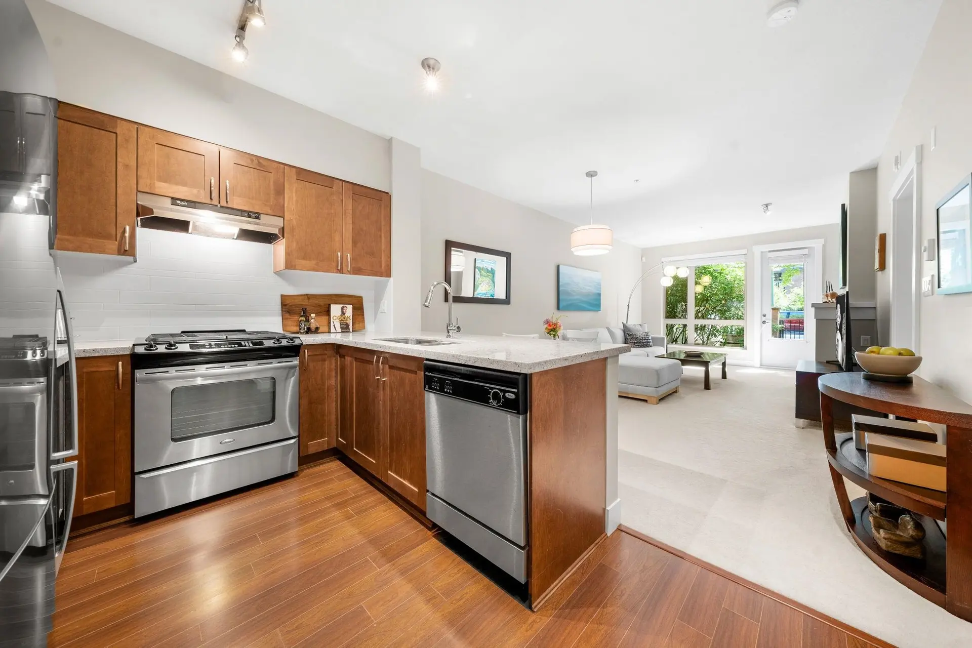 #101 2601 Whiteley Court - Image 4
