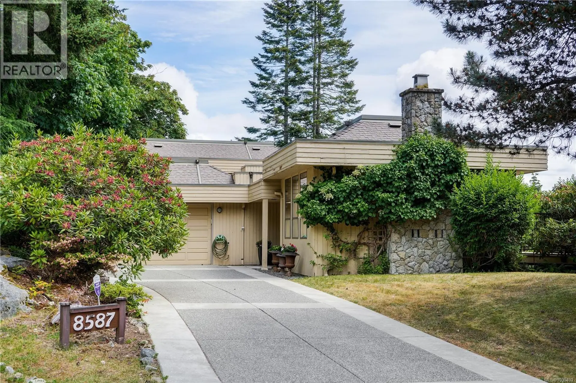 Property at 8587 Sansum Park Dr, North Saanich, BC