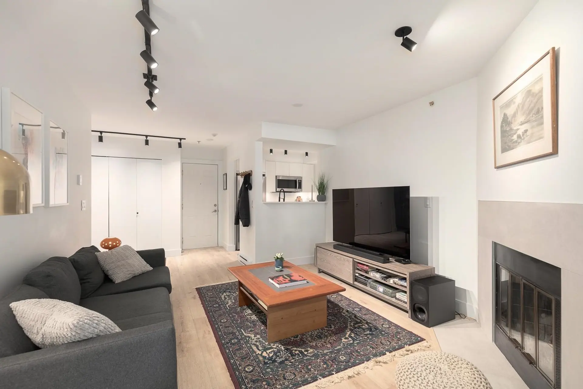 #203 2272 Dundas Street - Image 3