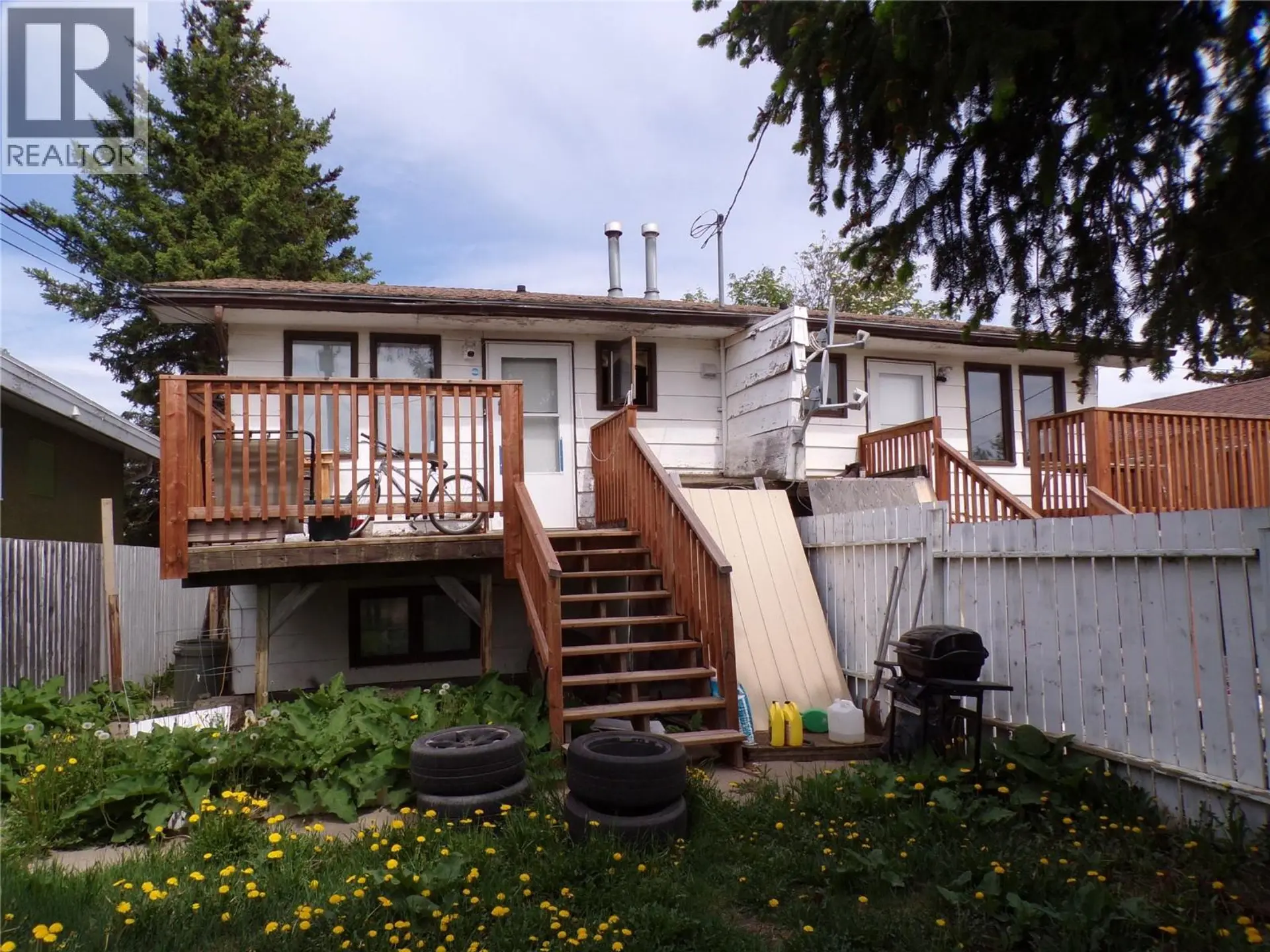 821/823 105 Avenue - Image 8