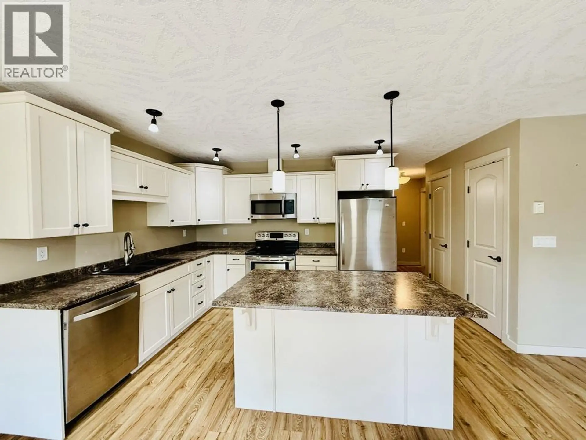 #2 3664 THIRD AVENUE - Image 3