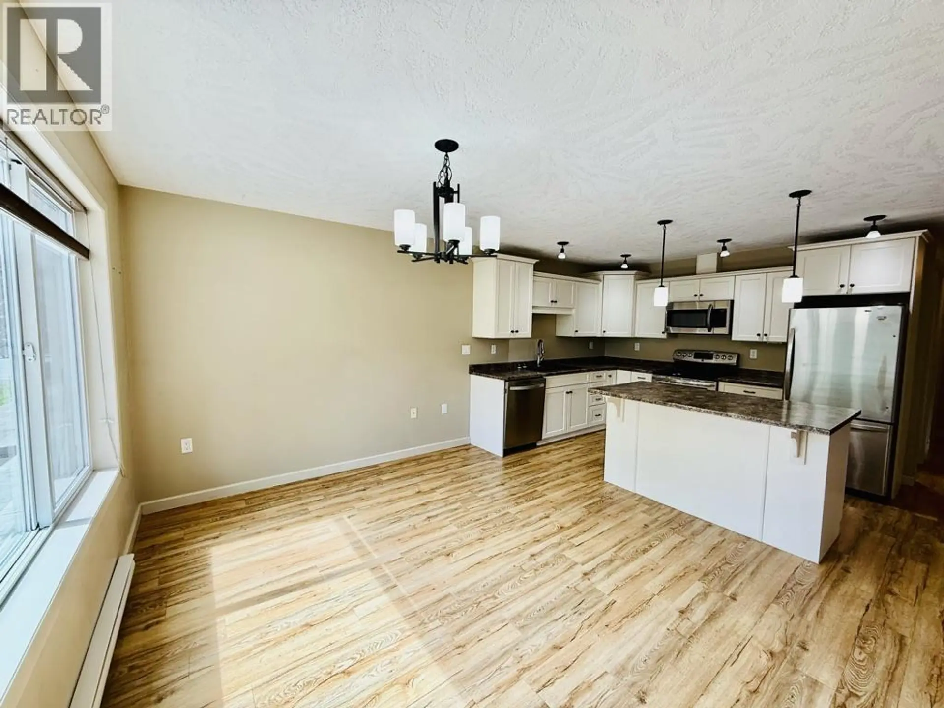 #2 3664 THIRD AVENUE - Image 10