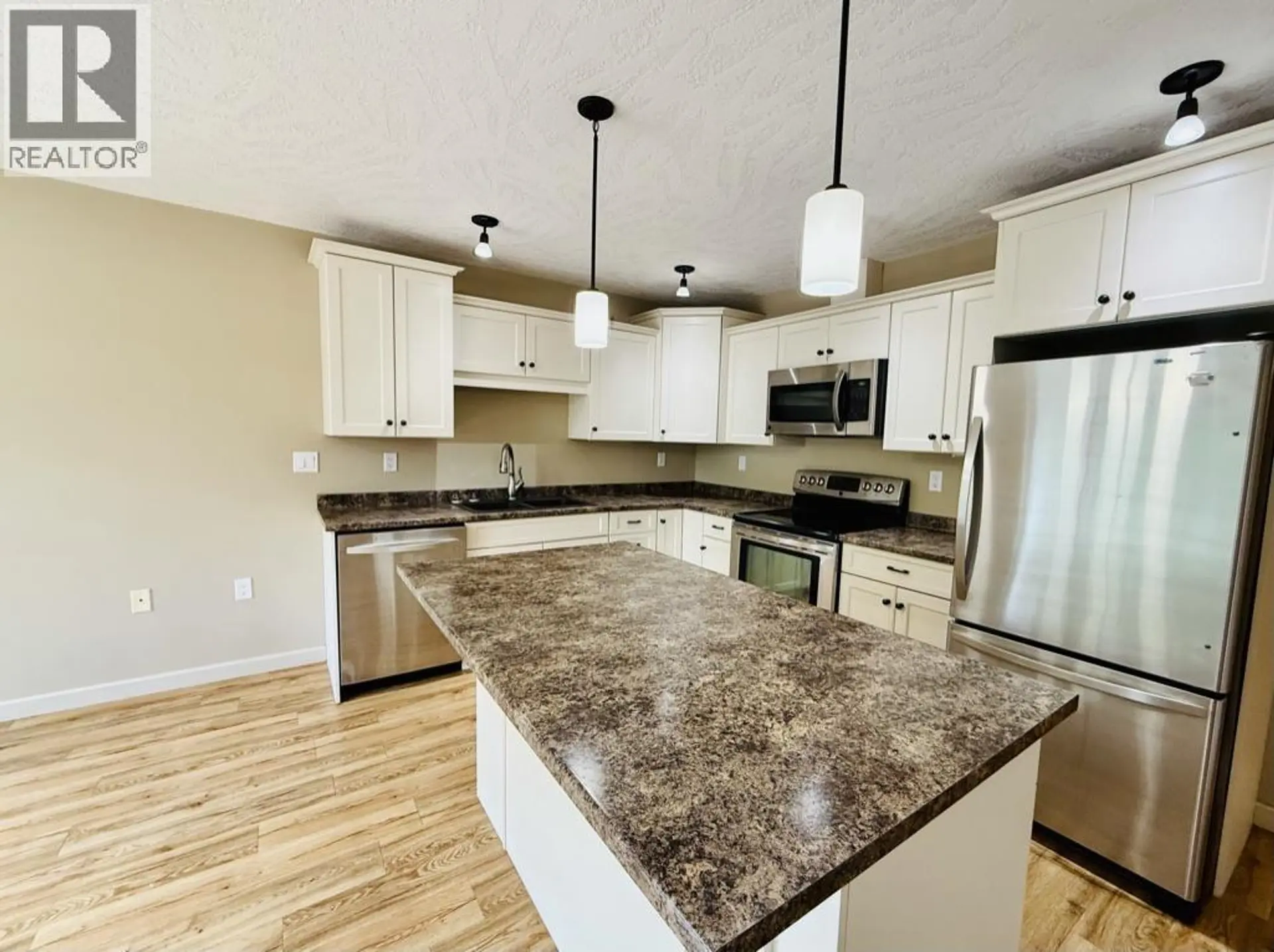 #2 3664 THIRD AVENUE - Image 4