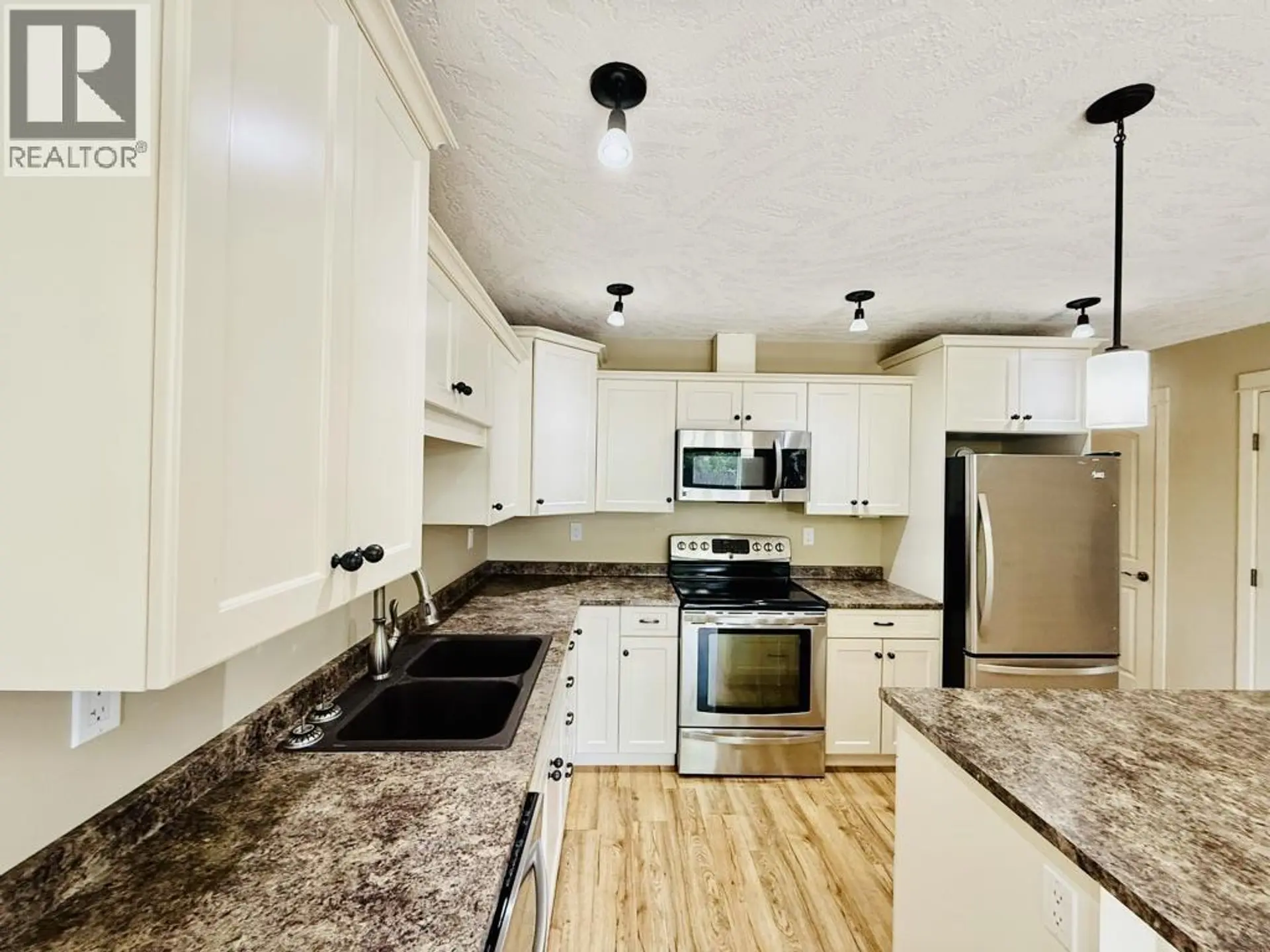 #2 3664 THIRD AVENUE - Image 6