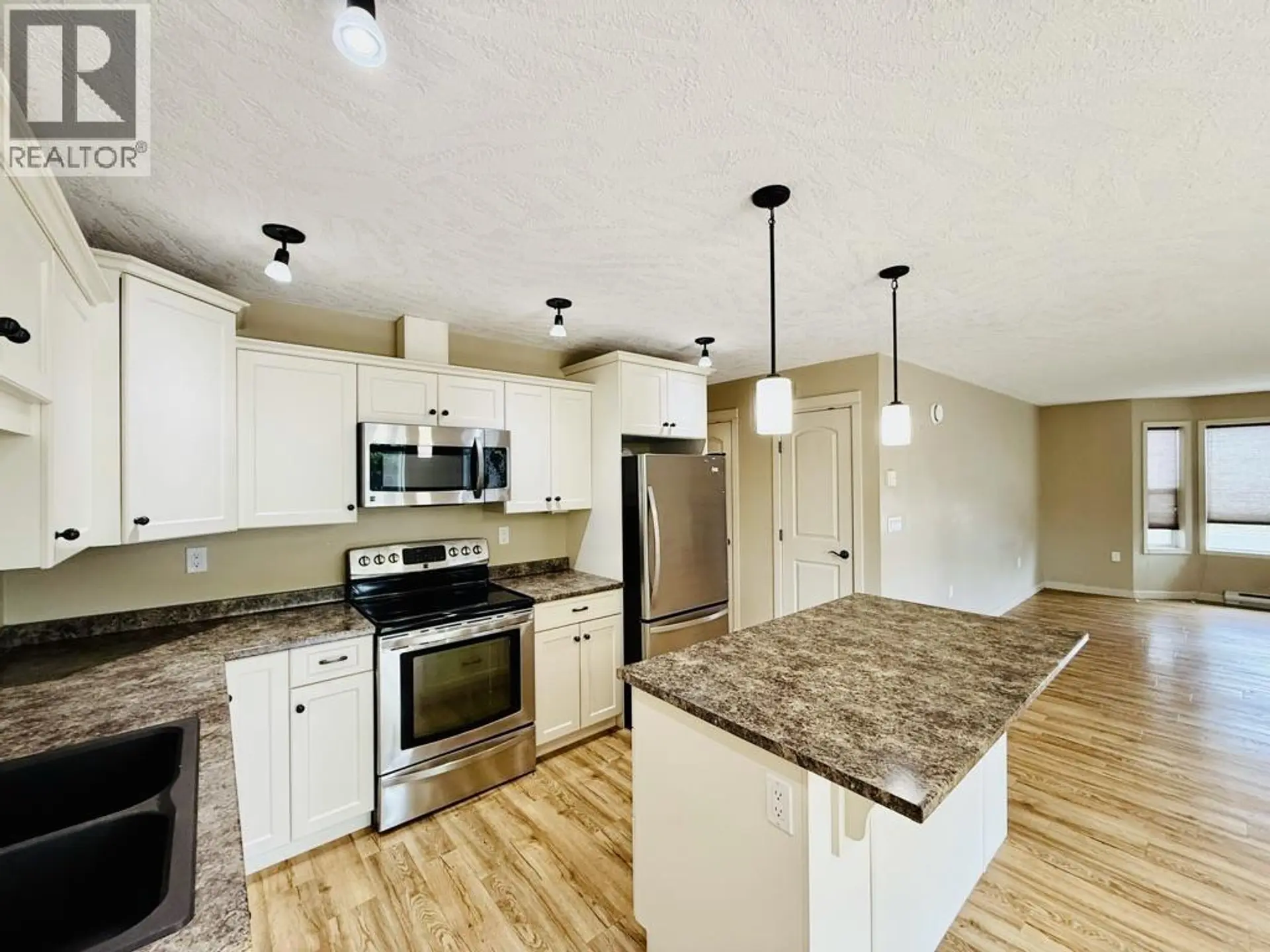 #2 3664 THIRD AVENUE - Image 5