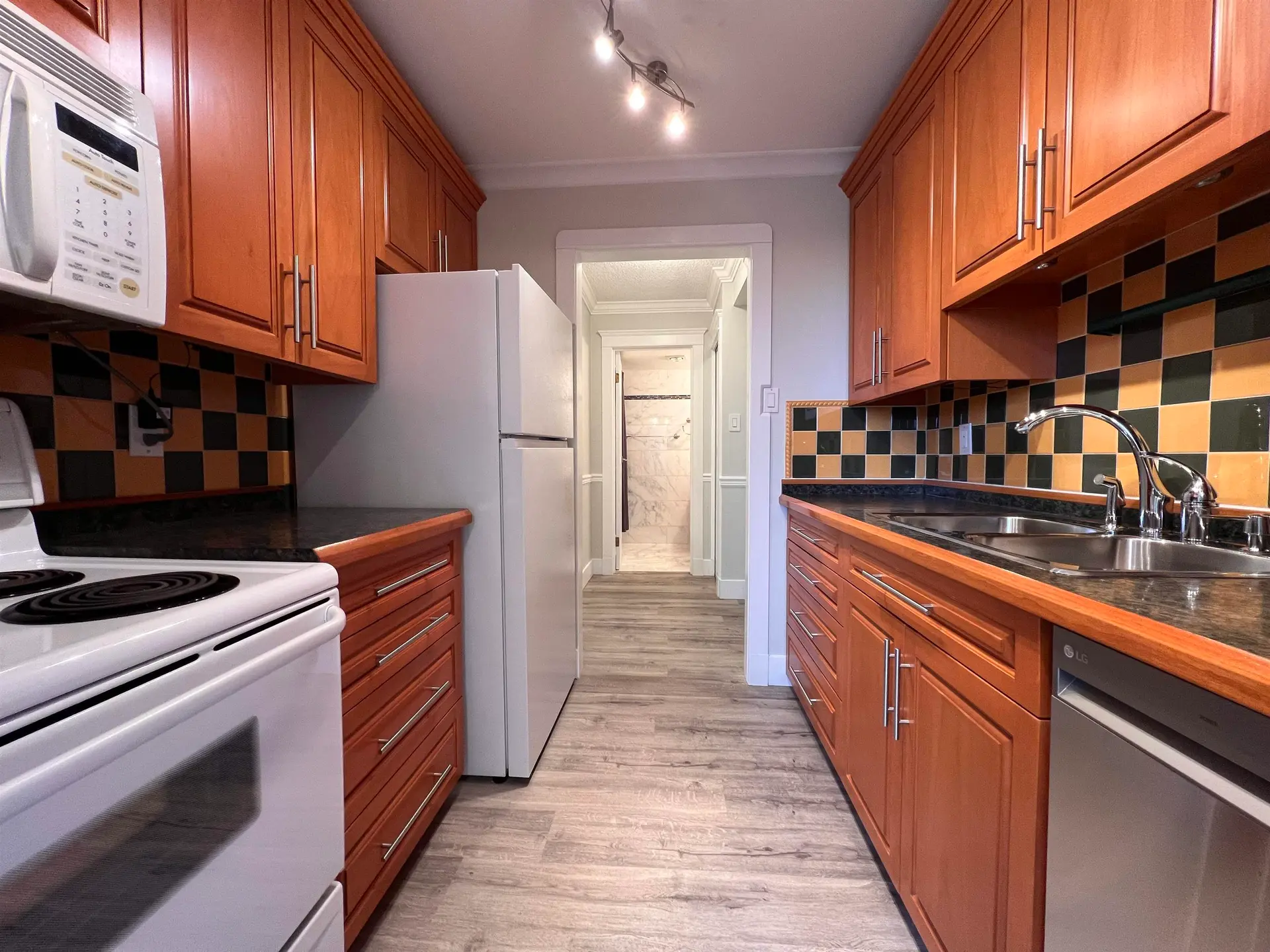 #902 710 Seventh Avenue - Image 9