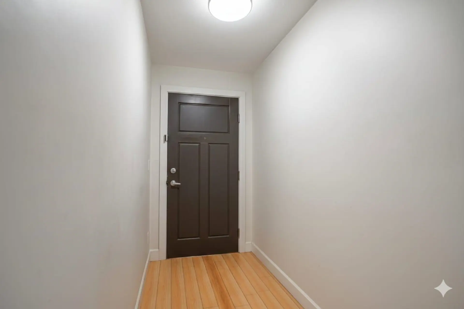 #203 1988 Suffolk Avenue - Image 4