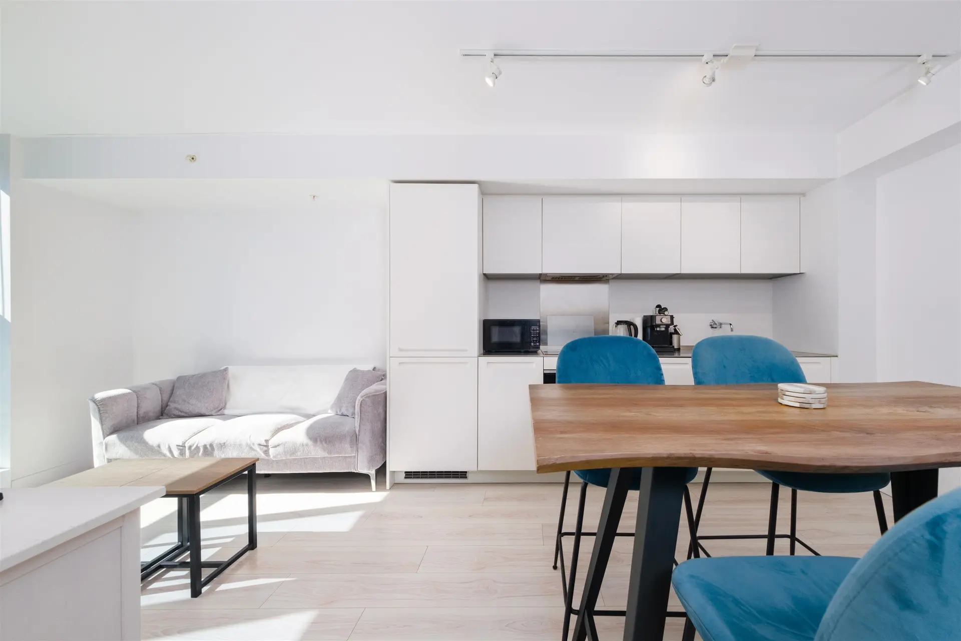 #703 1133 Hornby Street - Image 9