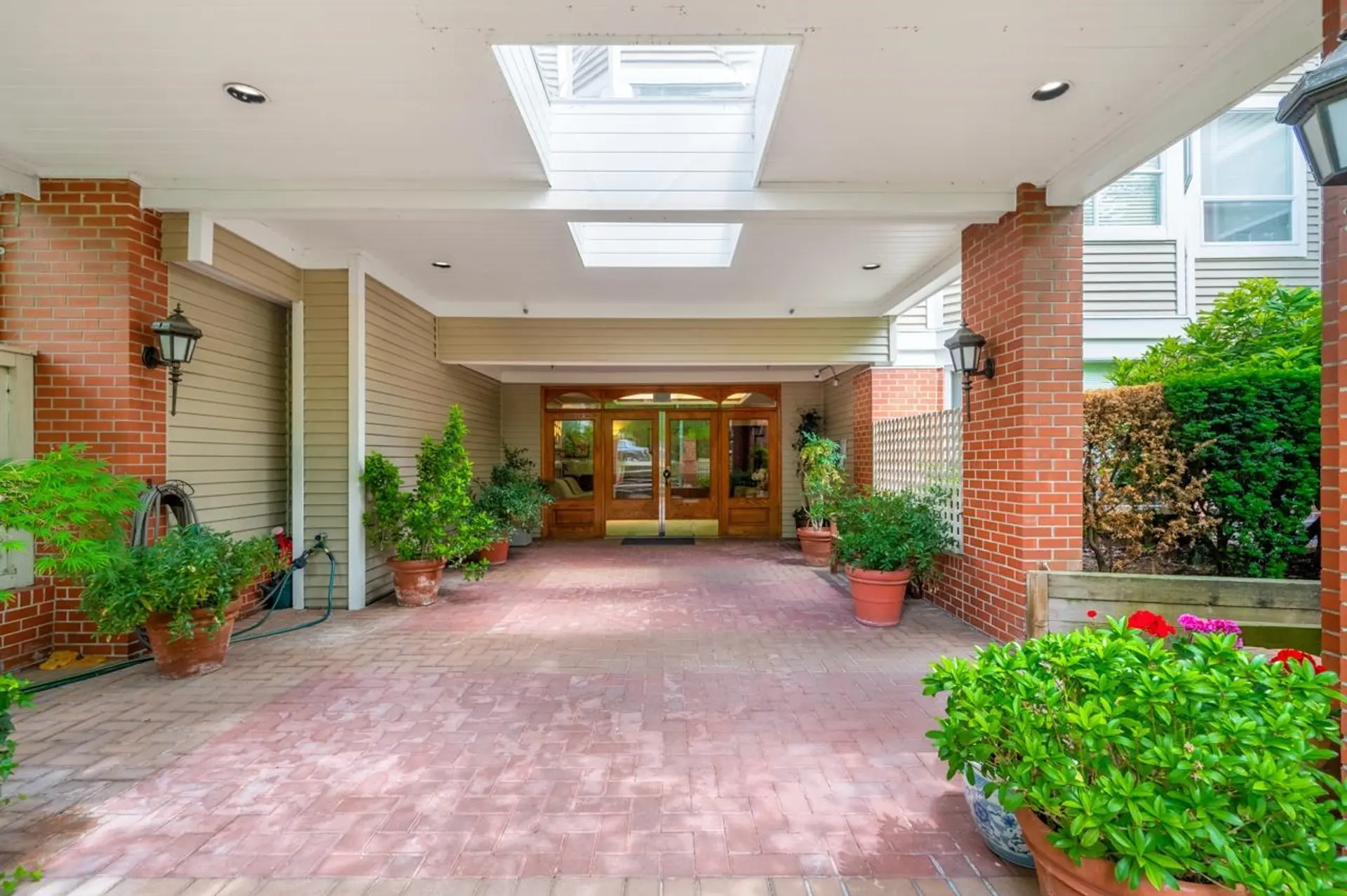 #406 5280 Oakmount Crescent - Image 16