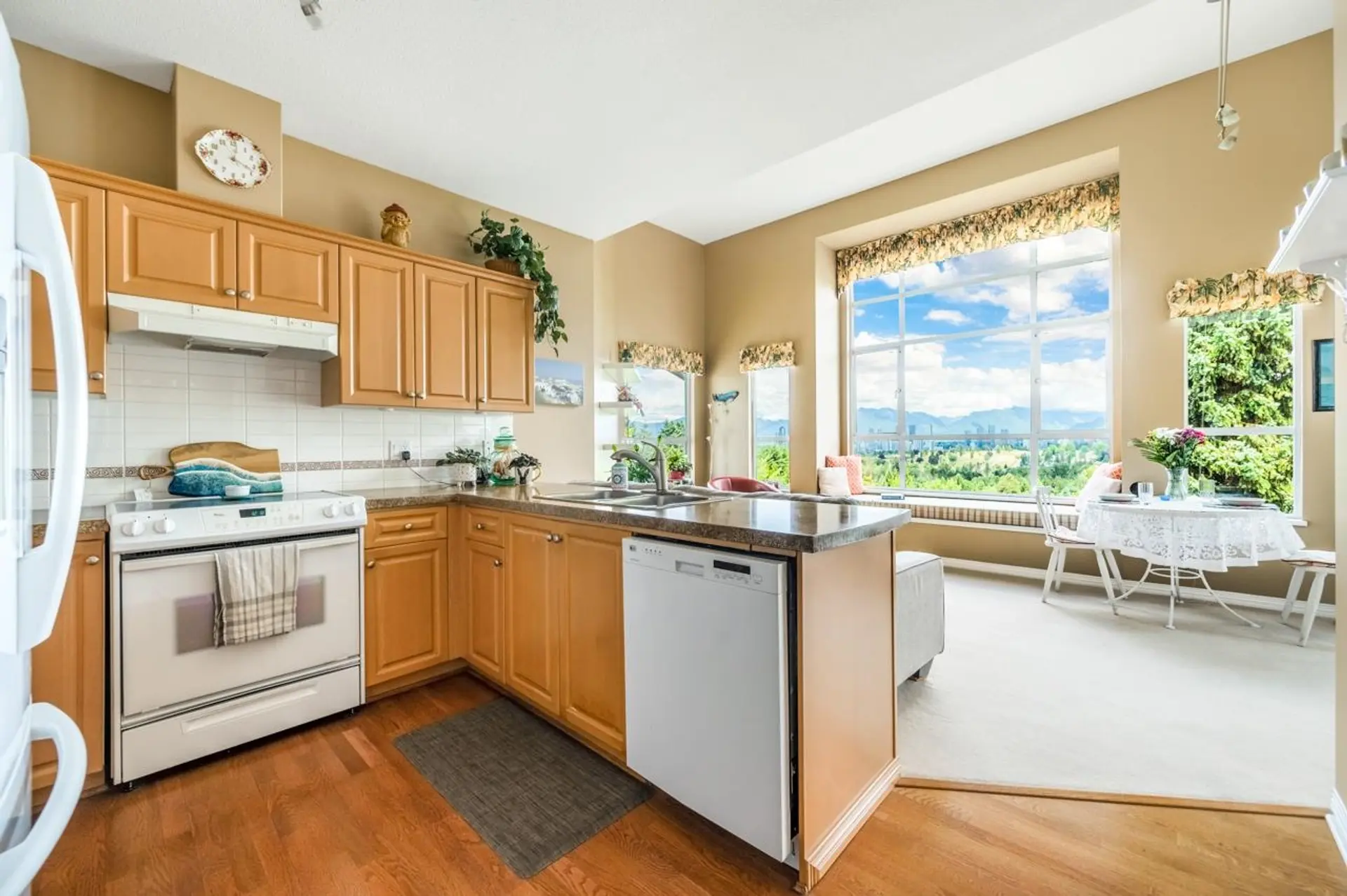 #406 5280 Oakmount Crescent - Image 3