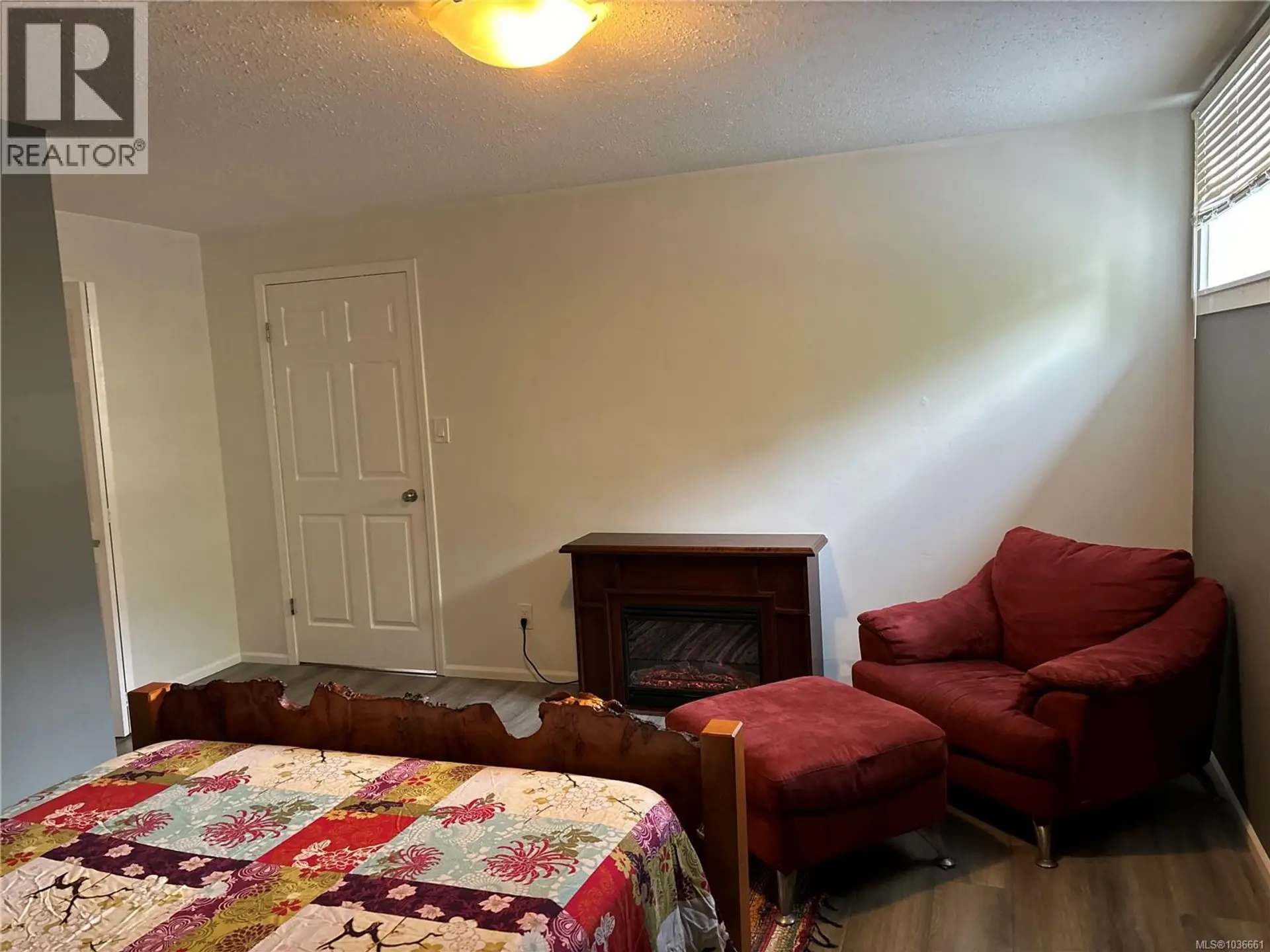 889 Highwood Dr - Image 2