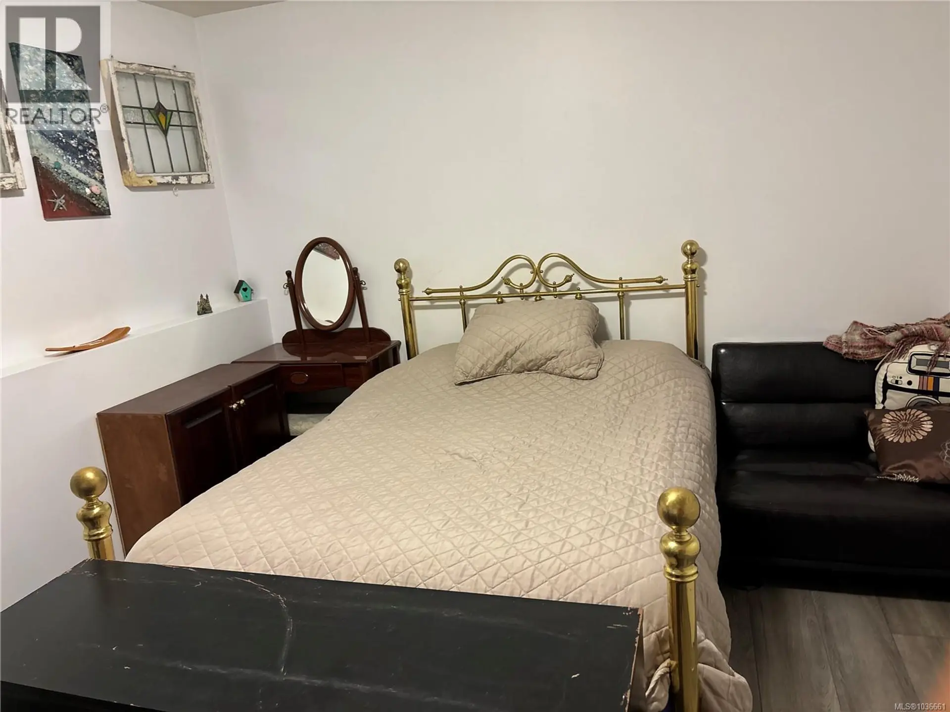 889 Highwood Dr - Image 3
