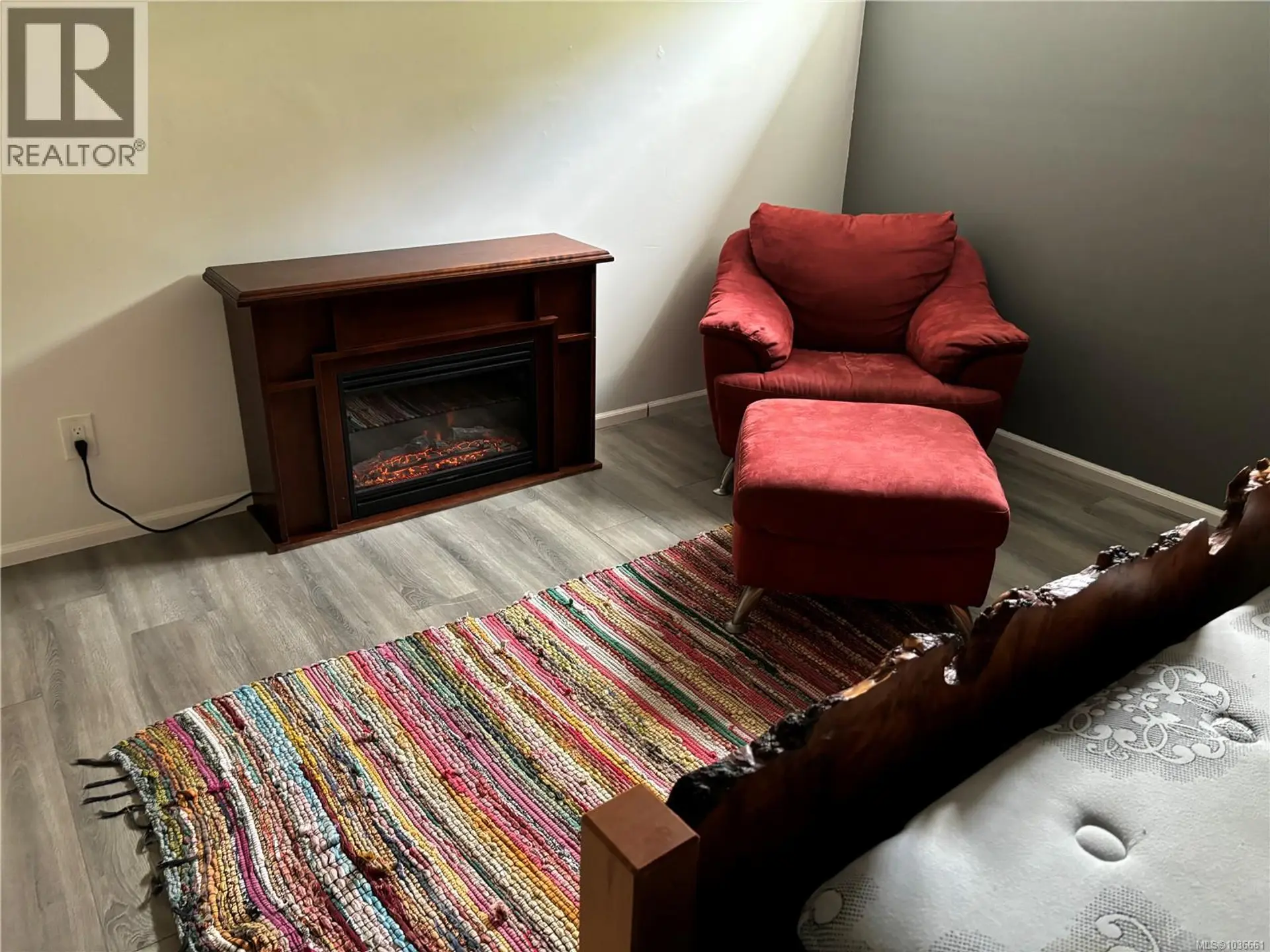 889 Highwood Dr - Image 7