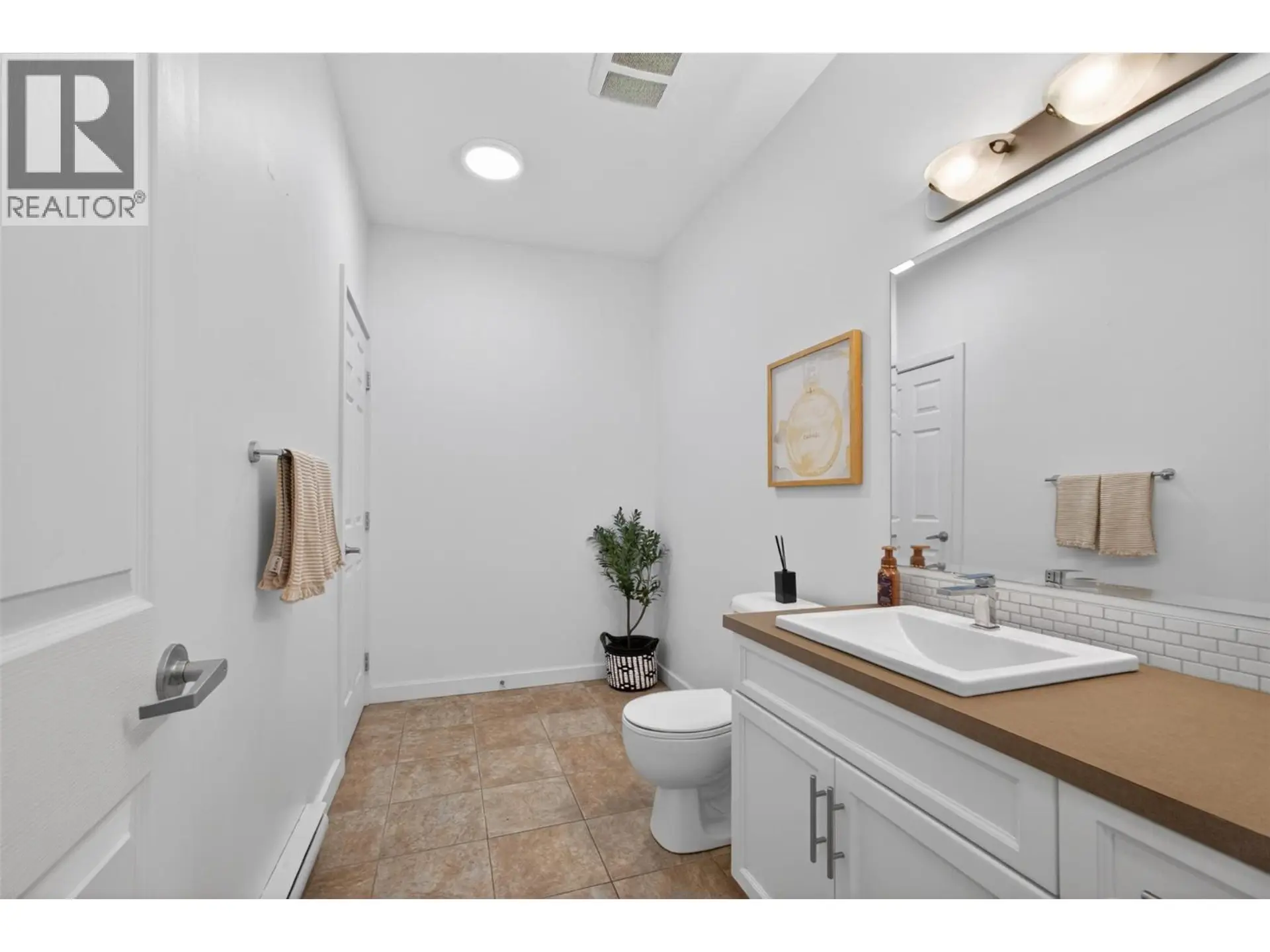 #303 2120 Shannon Ridge Drive - Image 10