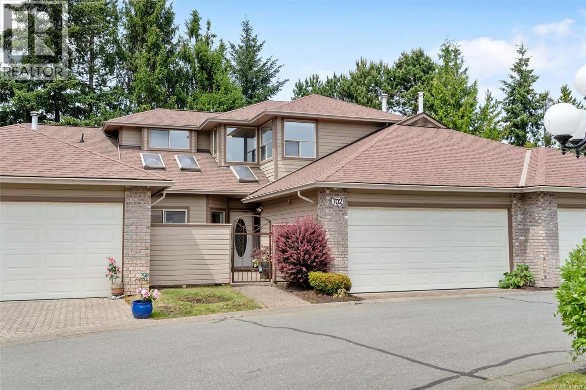 Property at #702 4515 Pipeline Rd, Saanich, BC