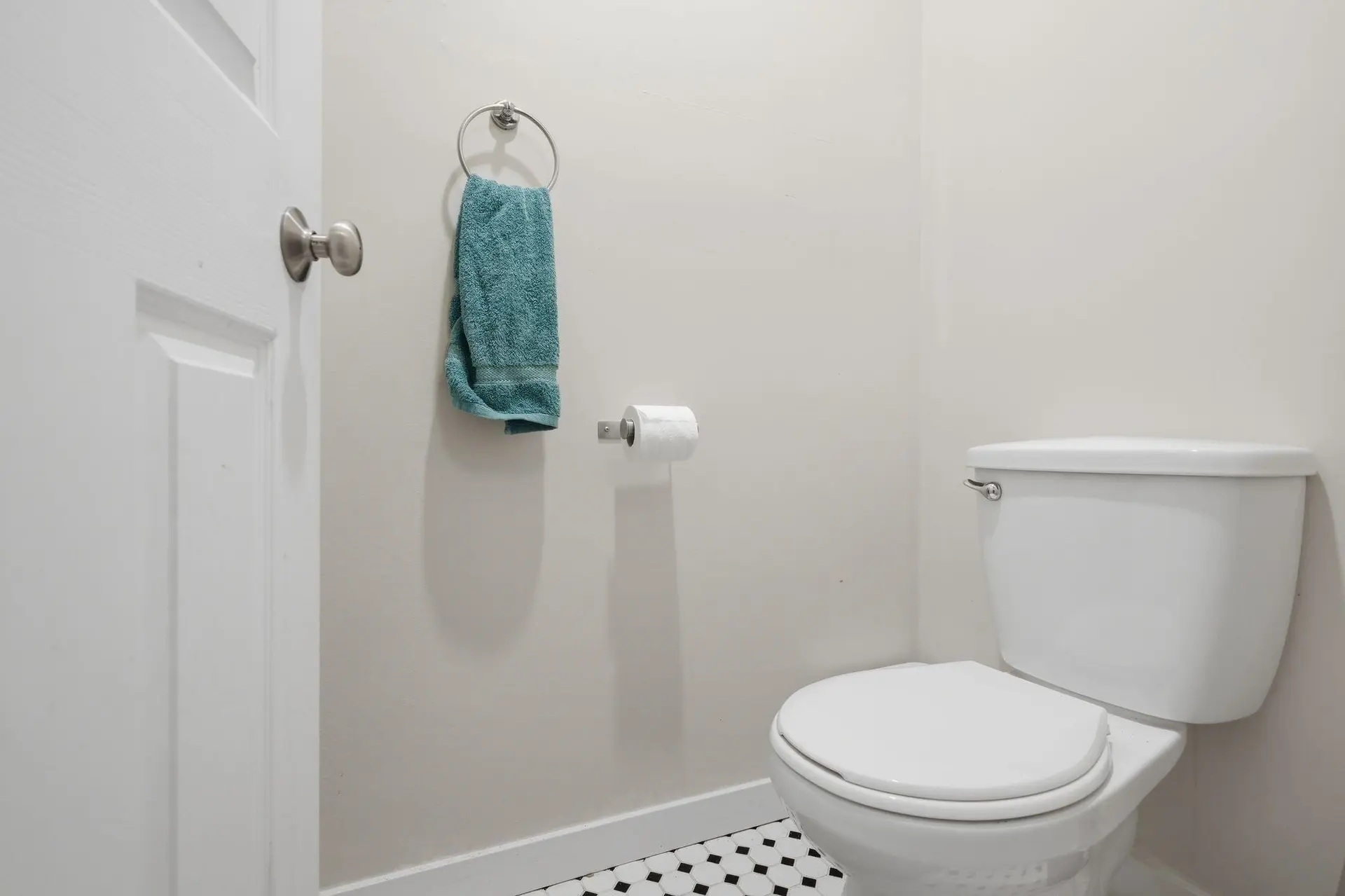 5857 16 Avenue - Image 17