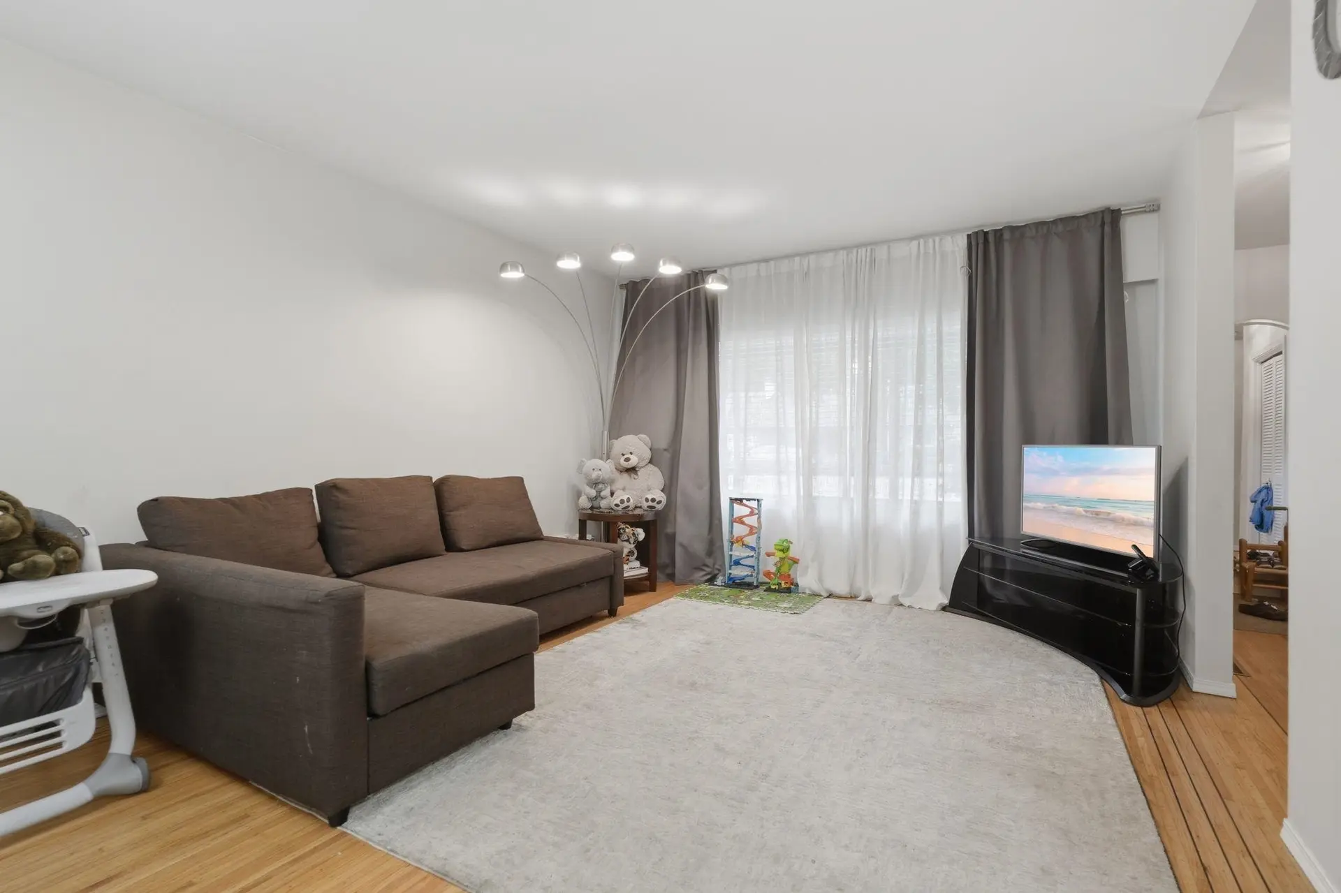 5857 16 Avenue - Image 9