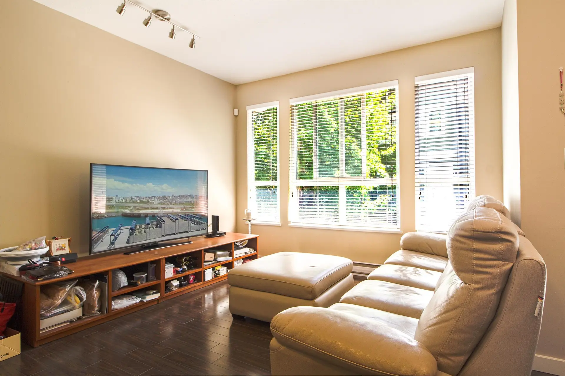 #22 22380 Sharpe Avenue - Image 3