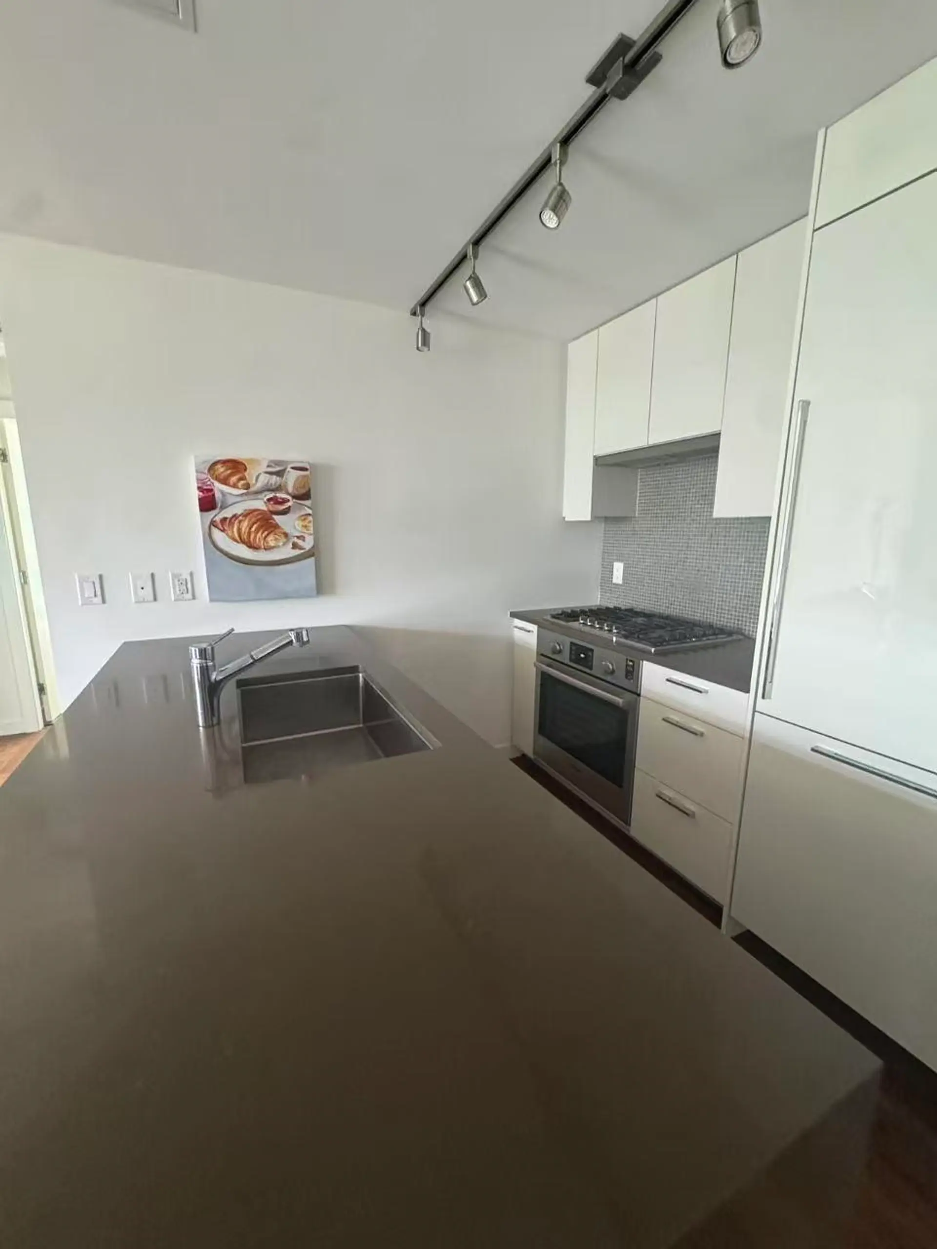 #402 4189 Cambie Street - Image 3