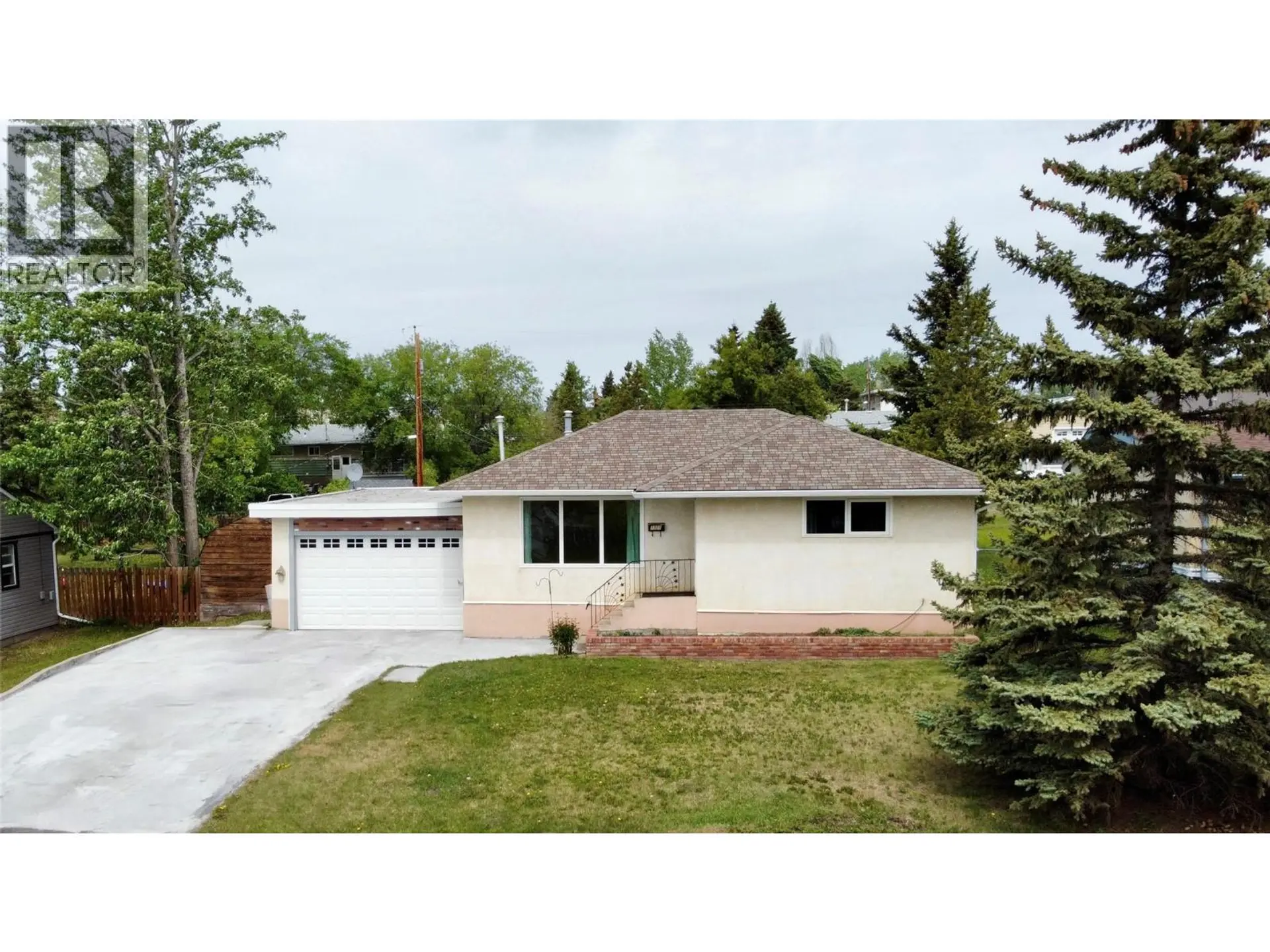 Property at 1008 95 Avenue, Dawson Creek, BC