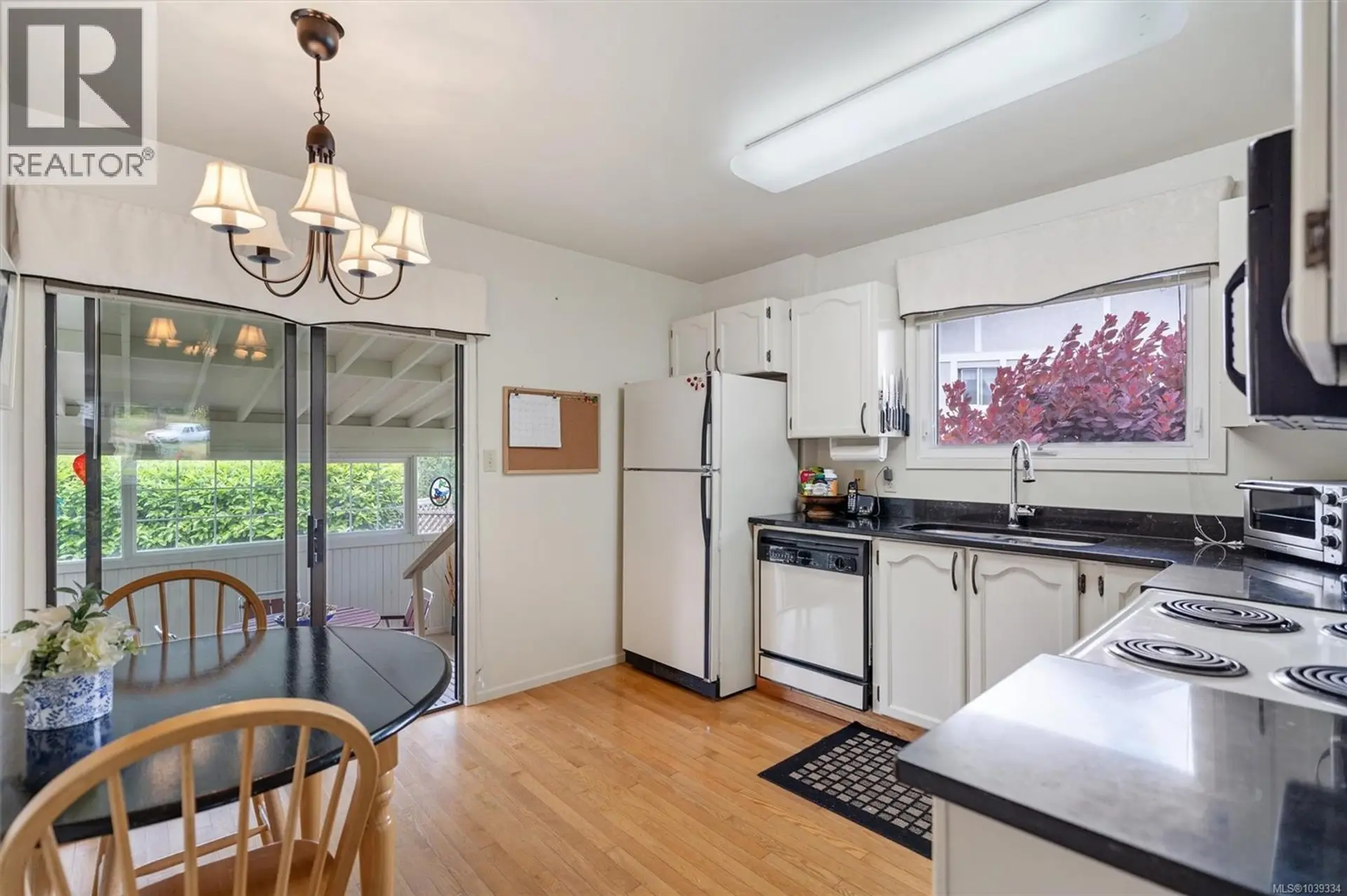 4252 Panorama Dr - Image 8