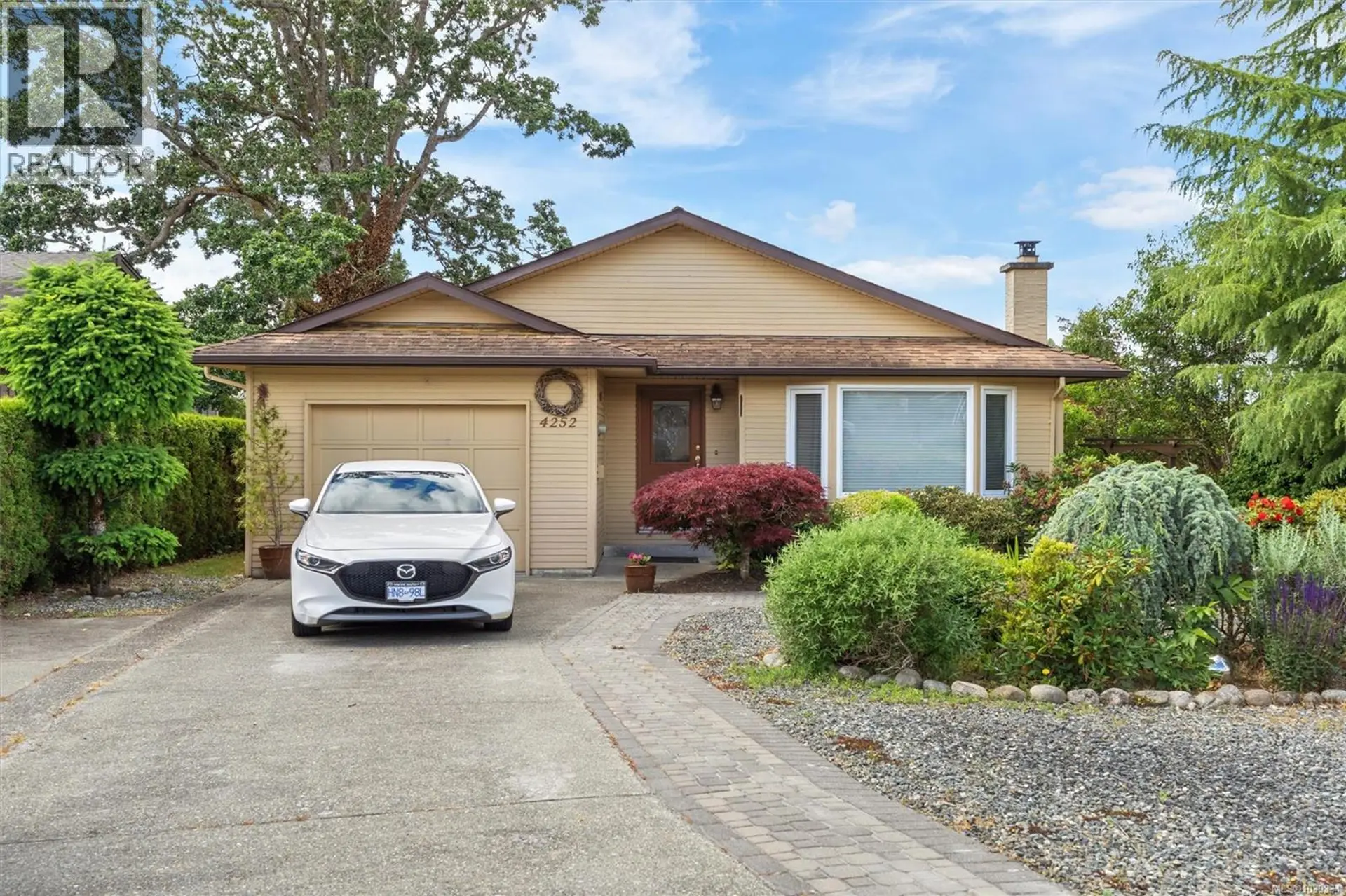 4252 Panorama Dr - Image 2