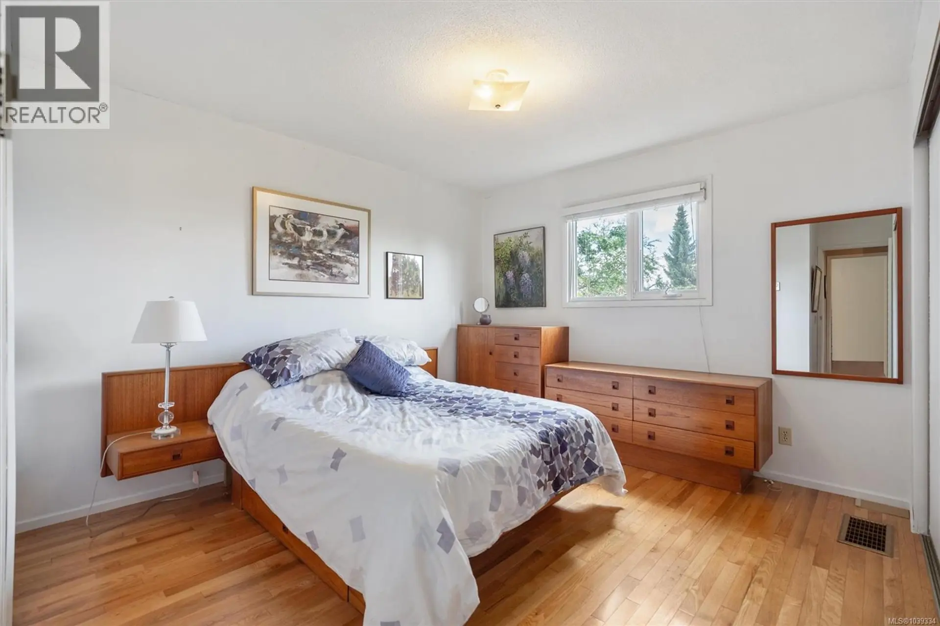 4252 Panorama Dr - Image 12