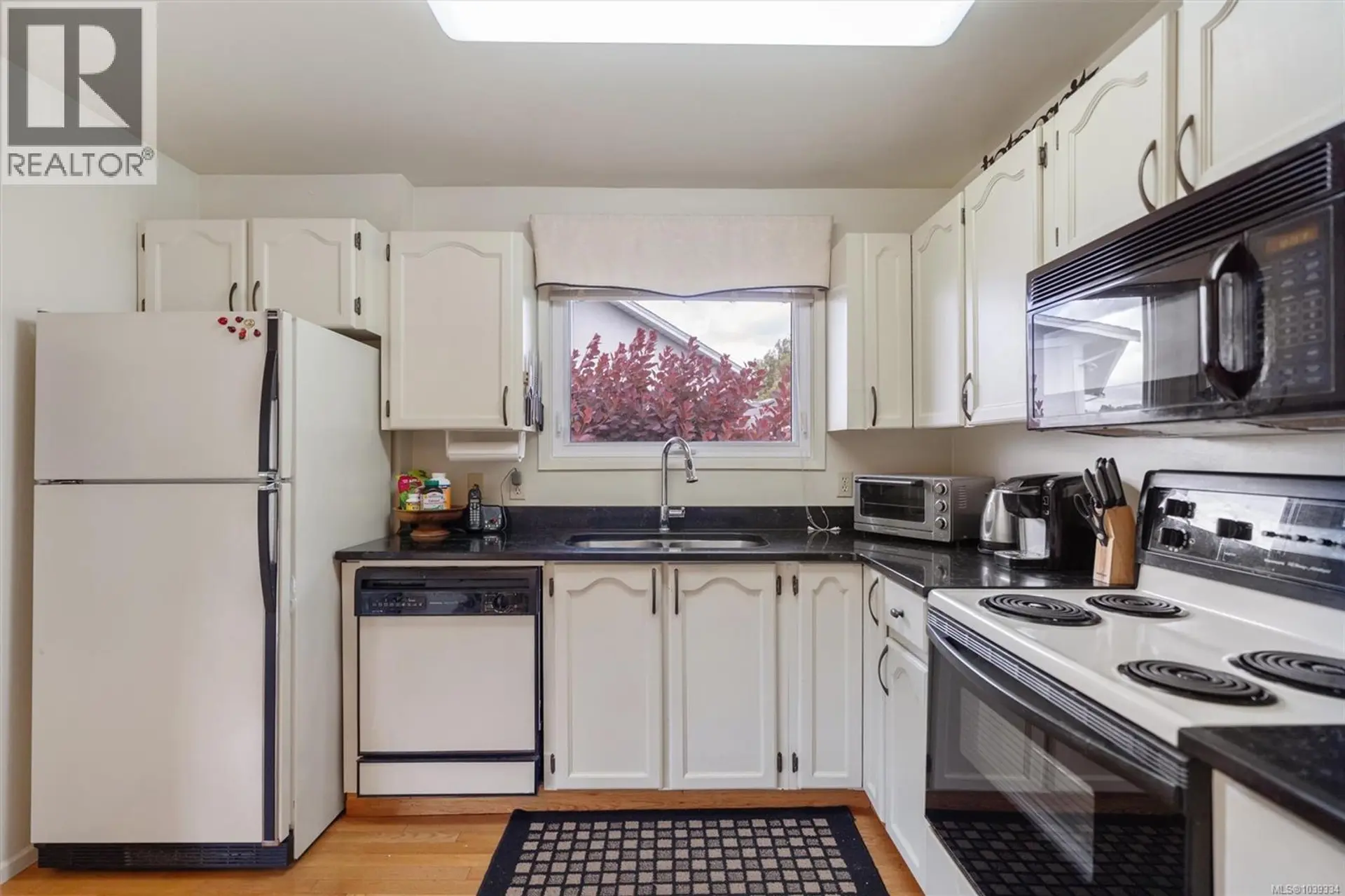 4252 Panorama Dr - Image 9