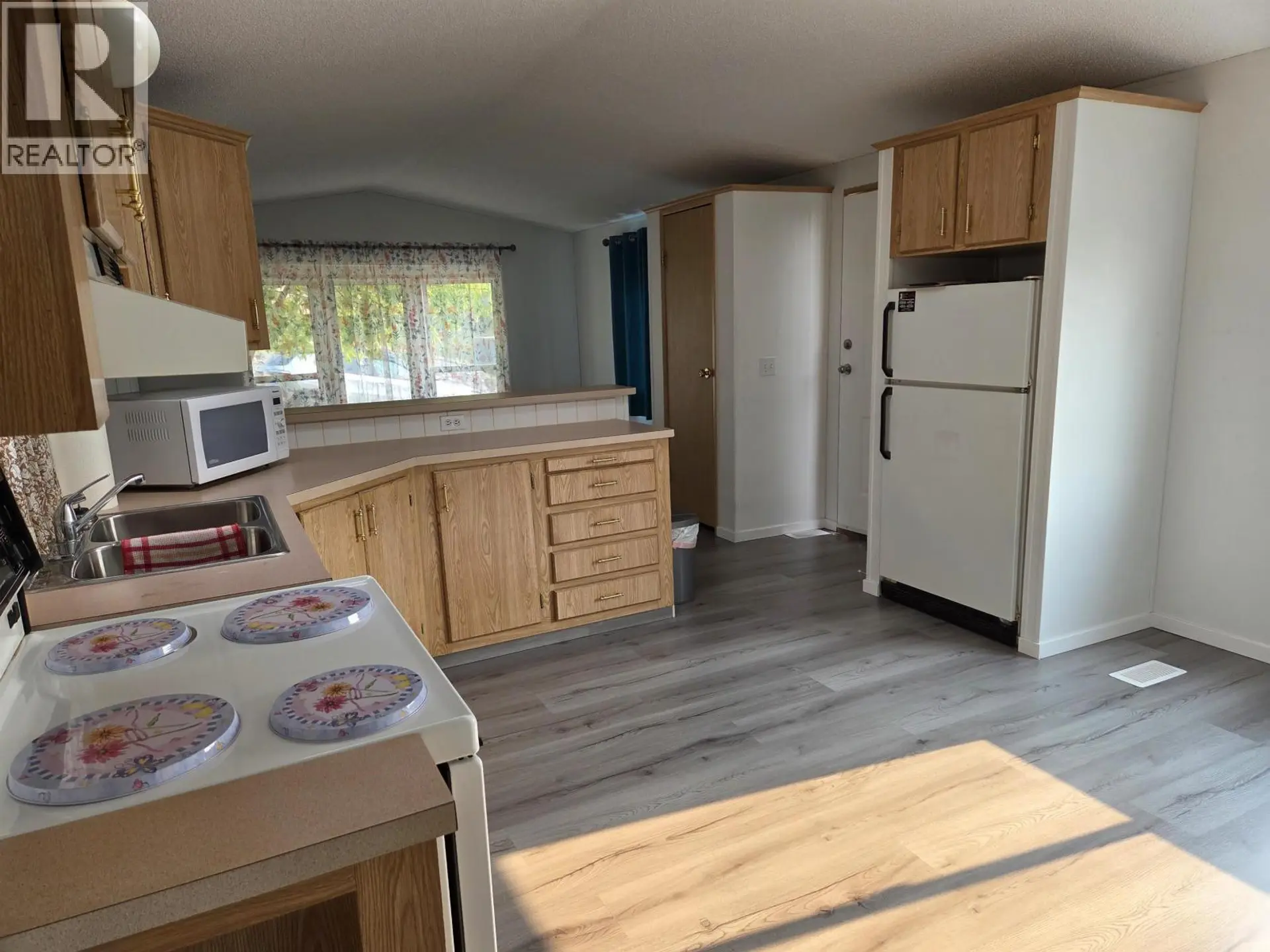 #92 770 11TH AVENUE - Image 4