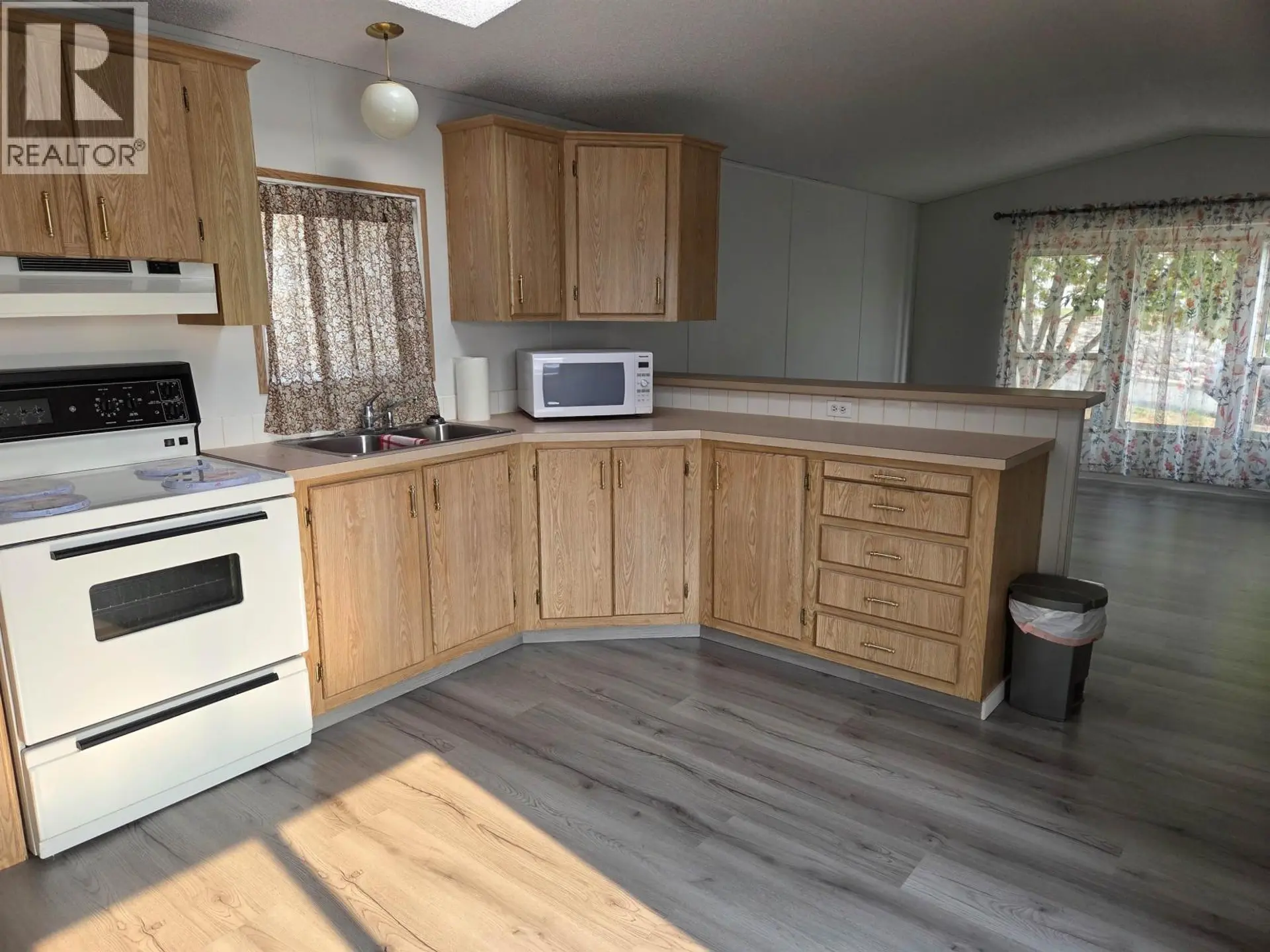 #92 770 11TH AVENUE - Image 5