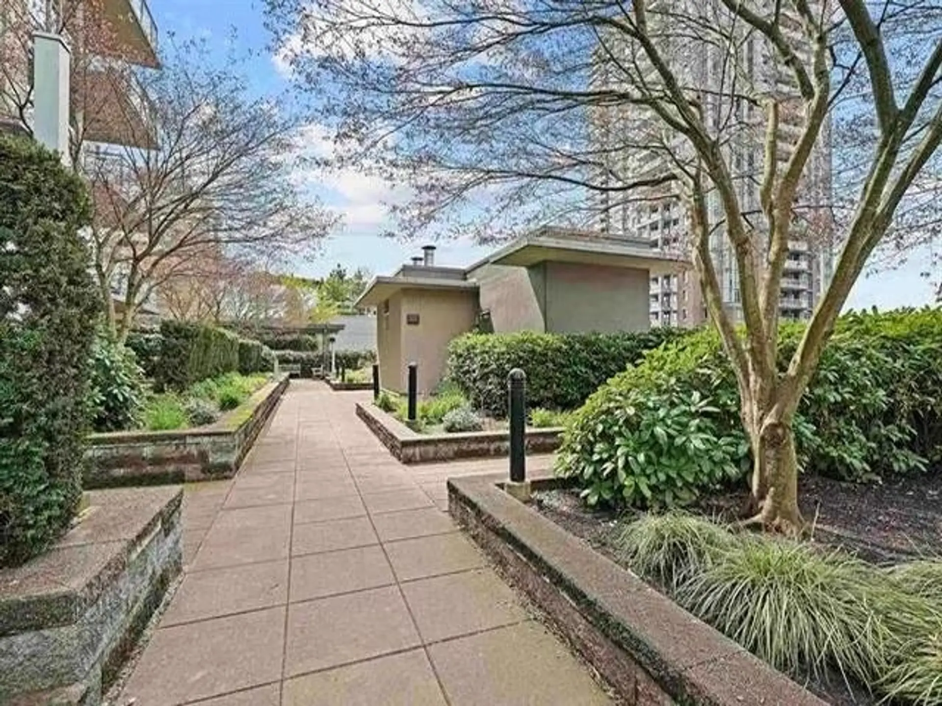 #607 3008 Glen Drive - Image 9