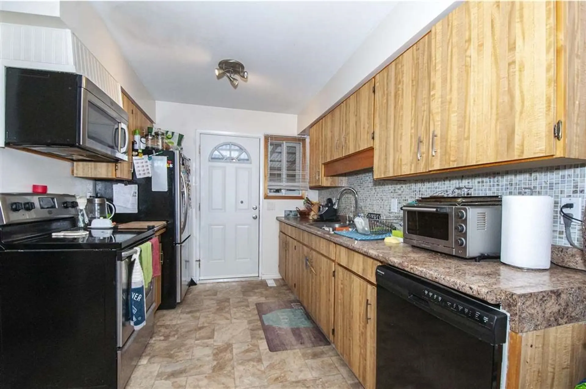 1835 King George Boulevard - Image 6