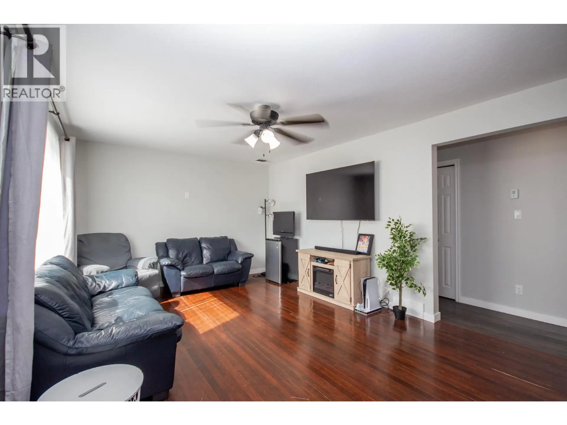 9116 8 Street - Image 4