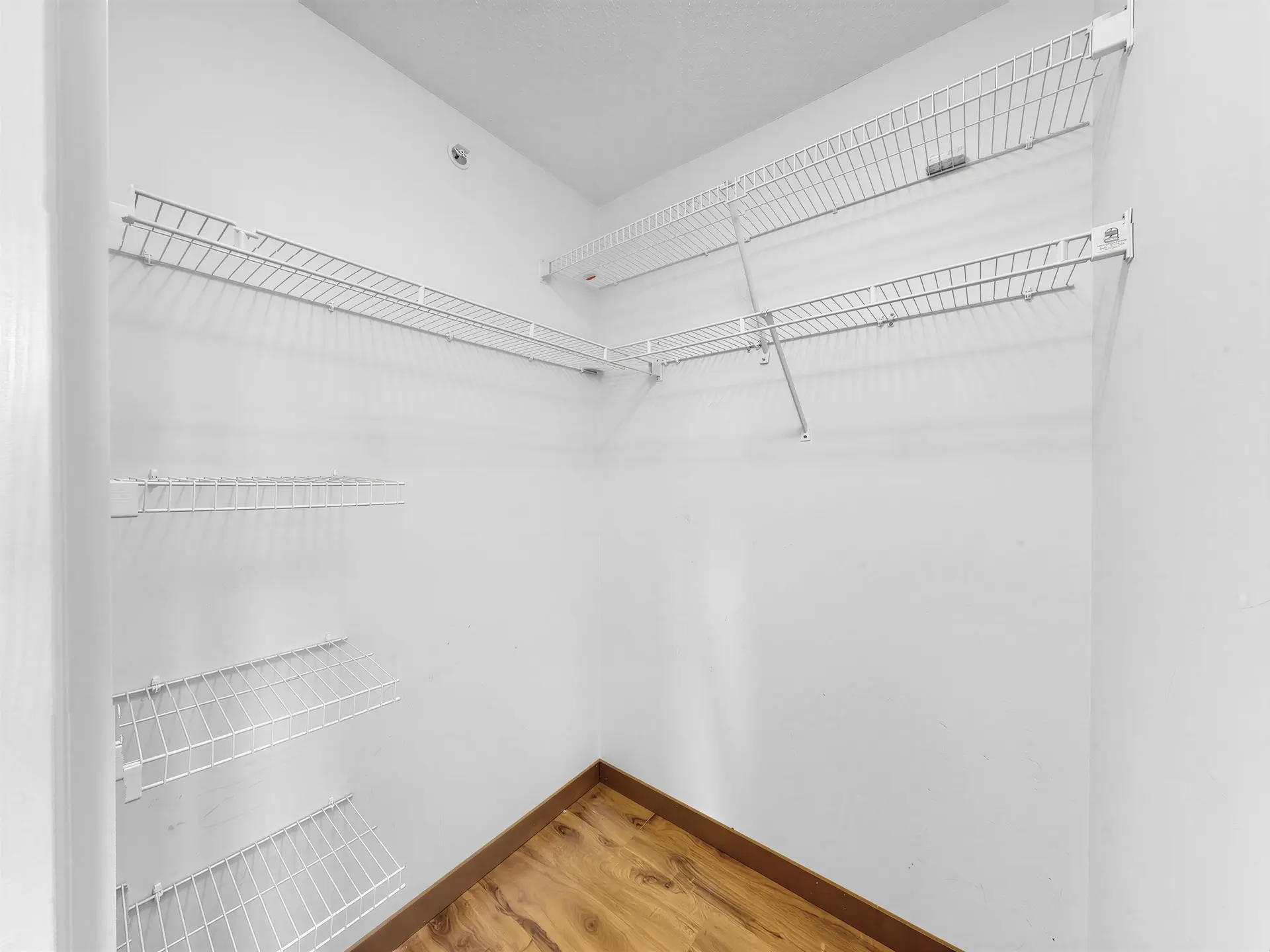 #2005 6688 Arcola Street - Image 10