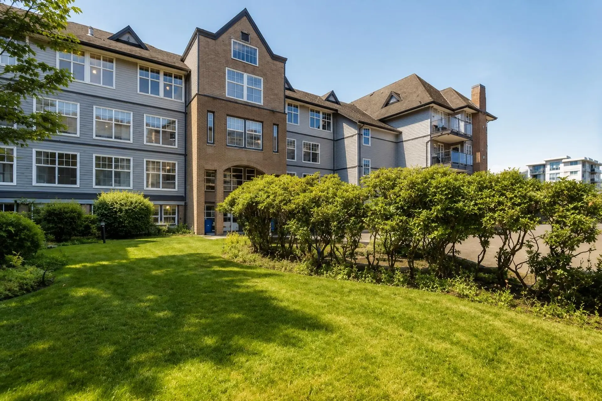 Property at #424 20200 56 Avenue, Langley, BC