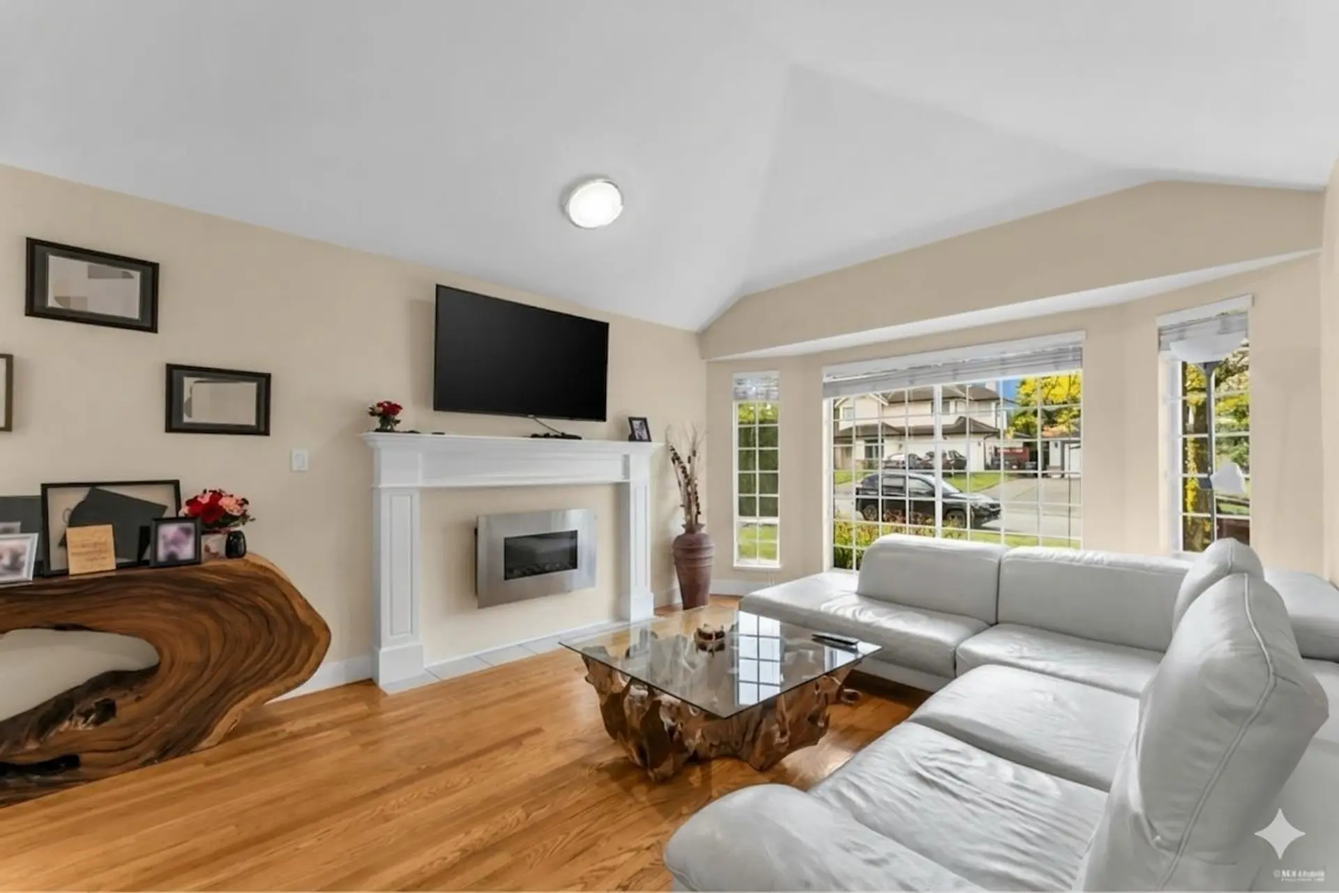 15295 111a Avenue - Image 2
