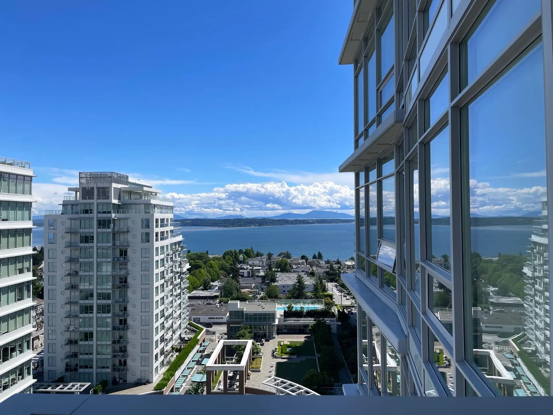 #1407 15152 Russell Avenue - Image 13