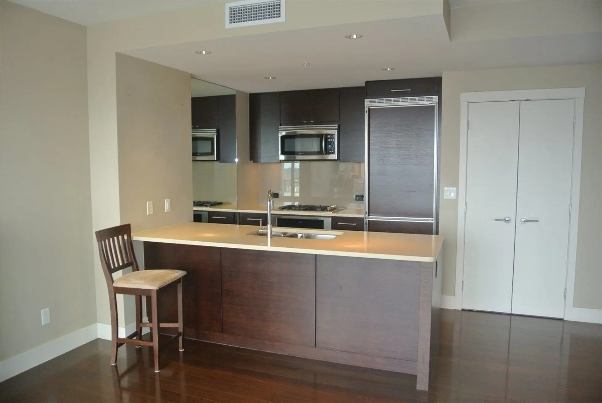 #1407 15152 Russell Avenue - Image 3