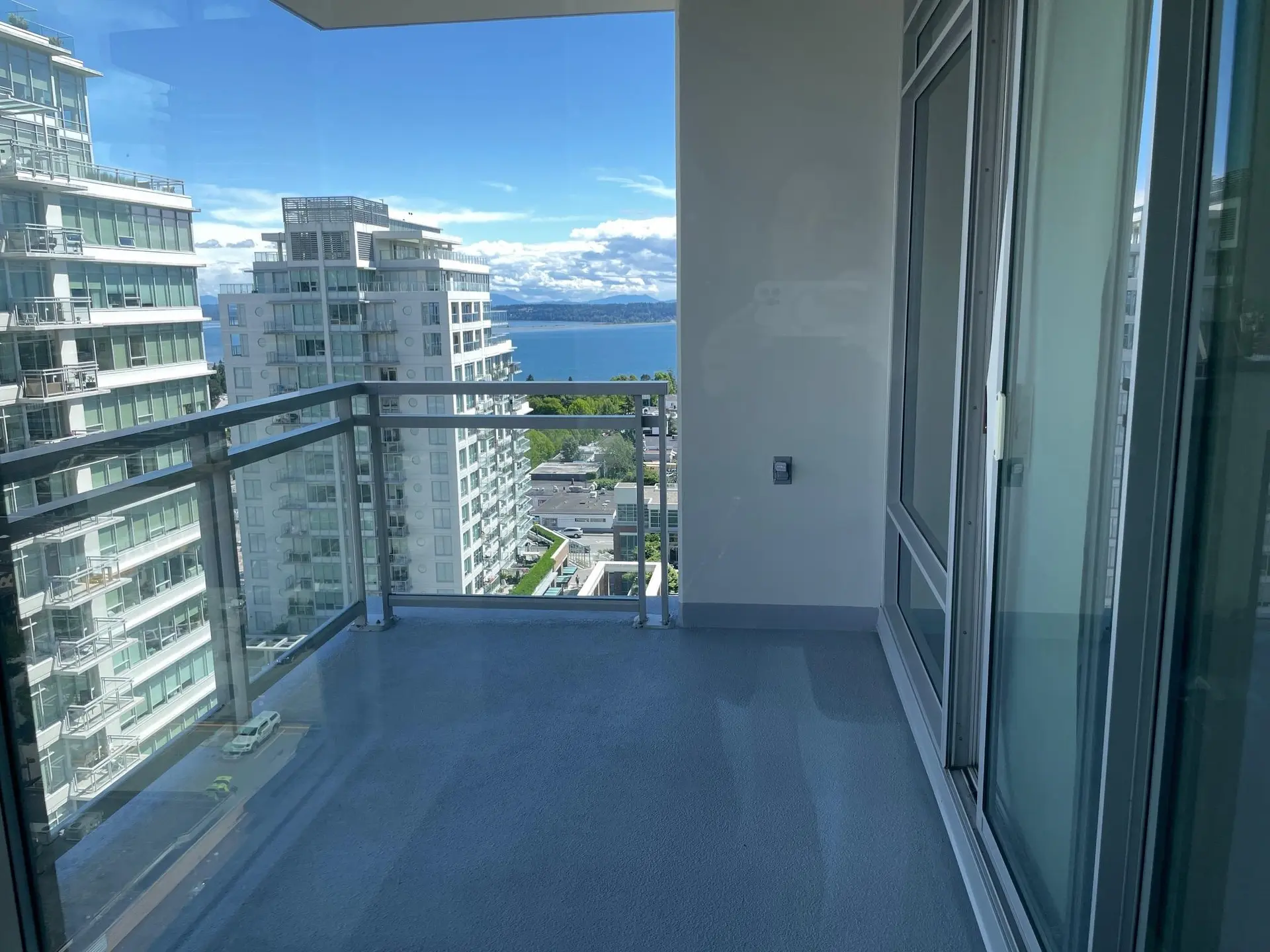 #1407 15152 Russell Avenue - Image 14
