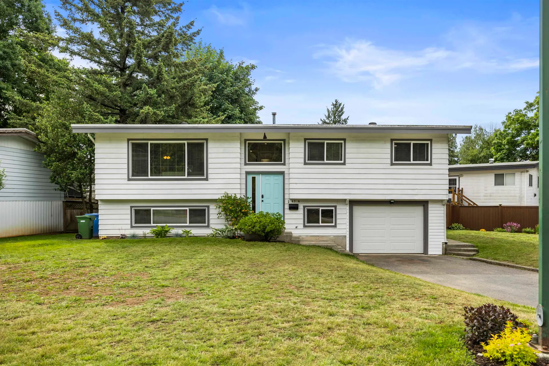Property at 2454 Aladdin Crescent, Abbotsford, BC